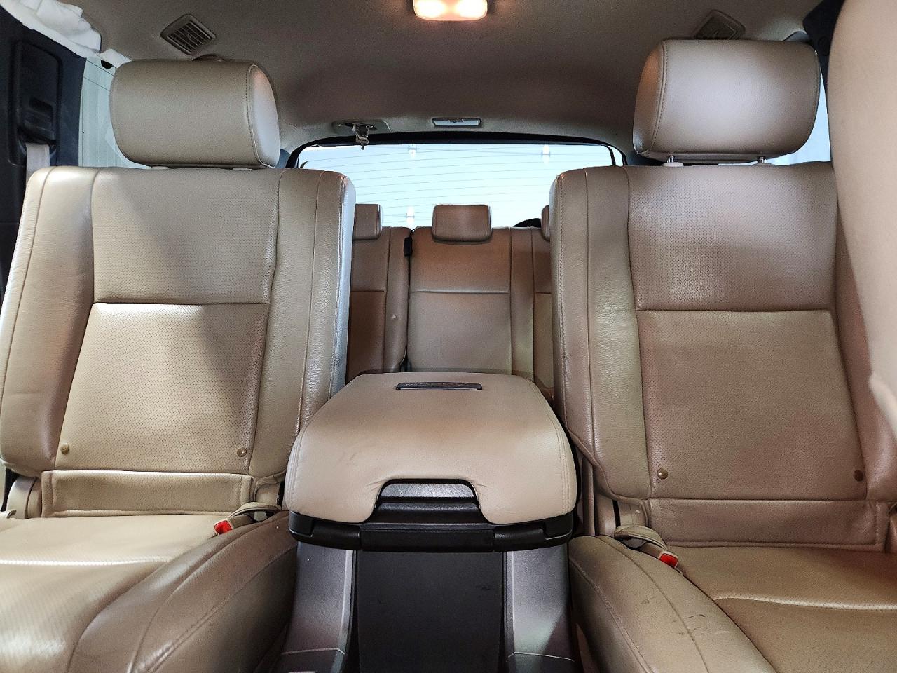 2010 Toyota Sequoia Platinum White vin: 5TDDW5G10AS038404