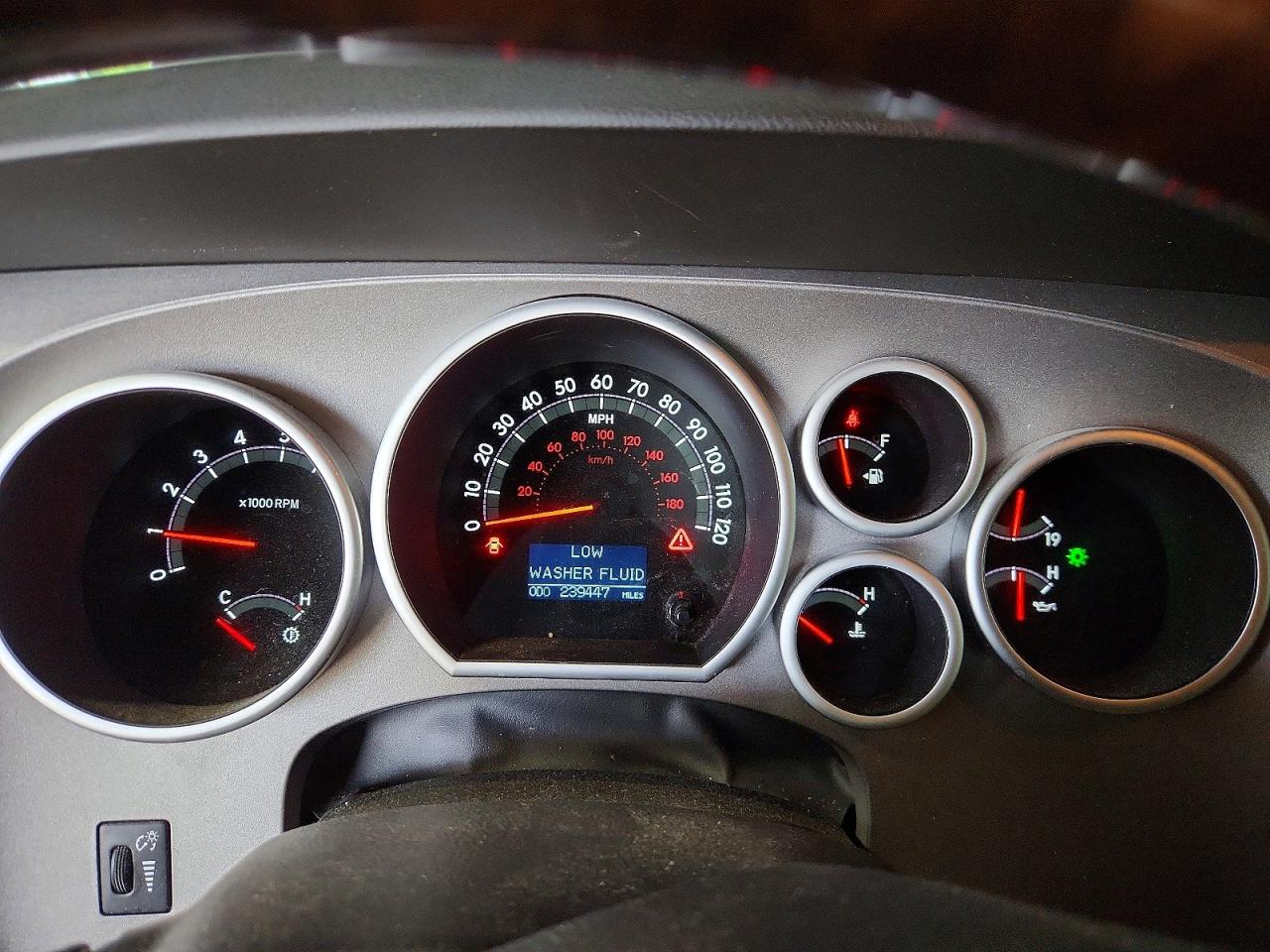 2010 Toyota Sequoia Platinum White vin: 5TDDW5G10AS038404