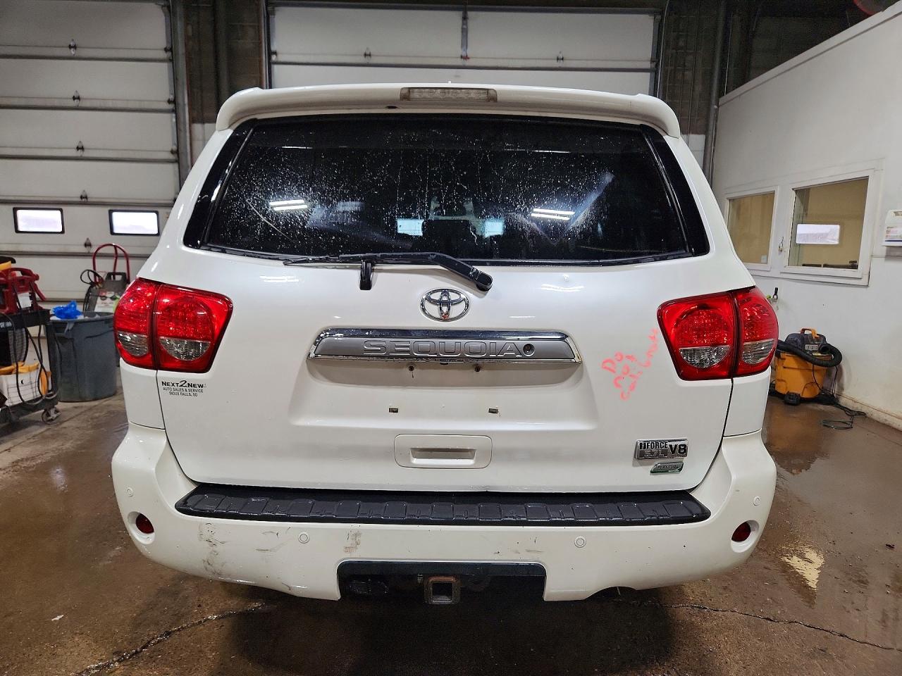 2013 Toyota Sequoia Platinum White vin: 5TDDW5G10DS084576