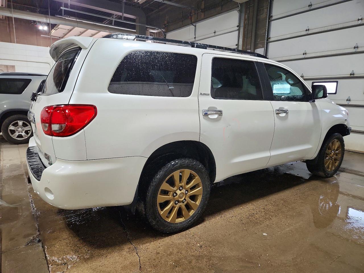 2013 Toyota Sequoia Platinum White vin: 5TDDW5G10DS084576
