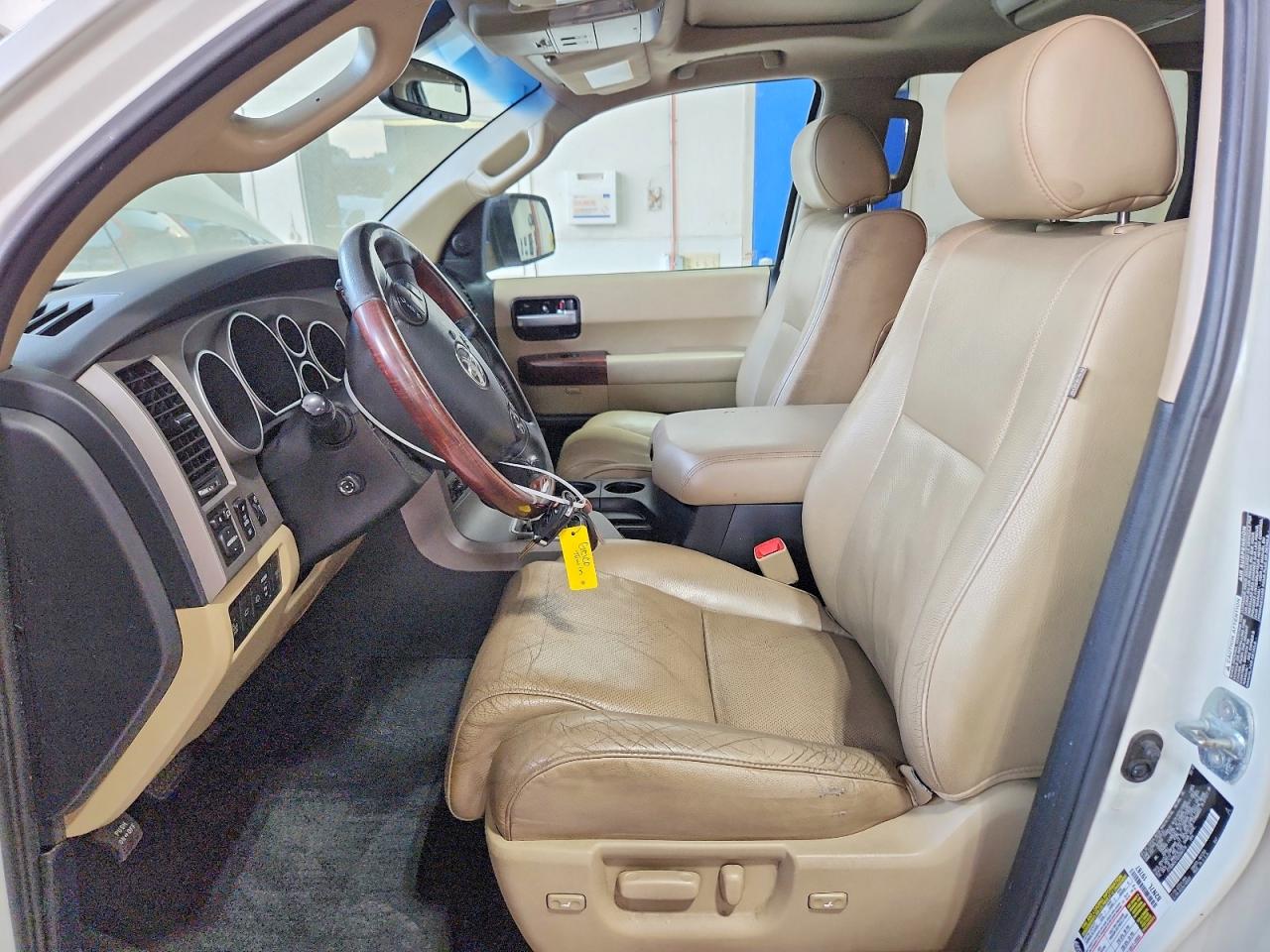 2013 Toyota Sequoia Platinum White vin: 5TDDW5G10DS084576