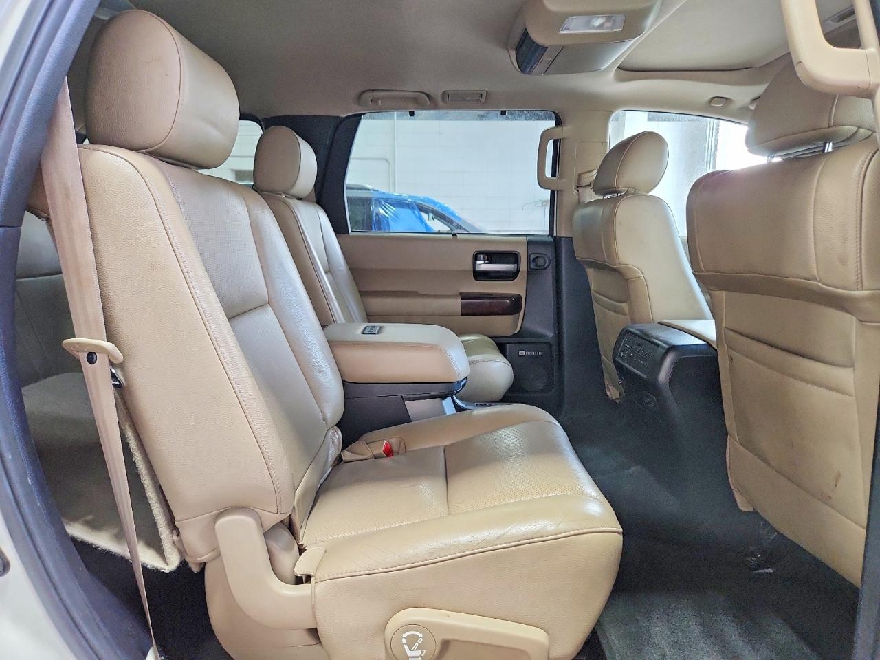 2013 Toyota Sequoia Platinum White vin: 5TDDW5G10DS084576