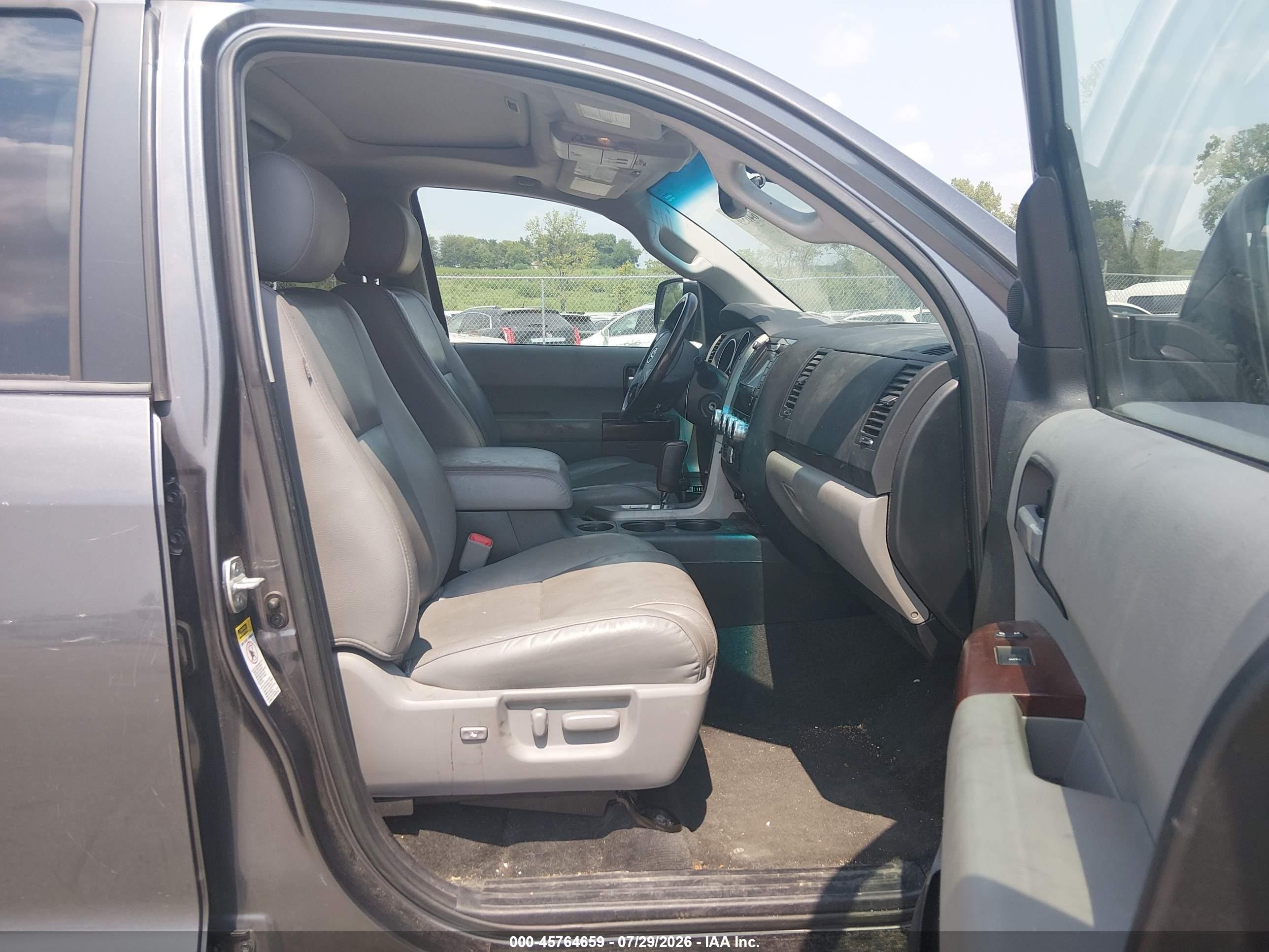 2012 Toyota Sequoia Platinum 5.7l V8 Серый vin: 5TDDW5G11CS072287