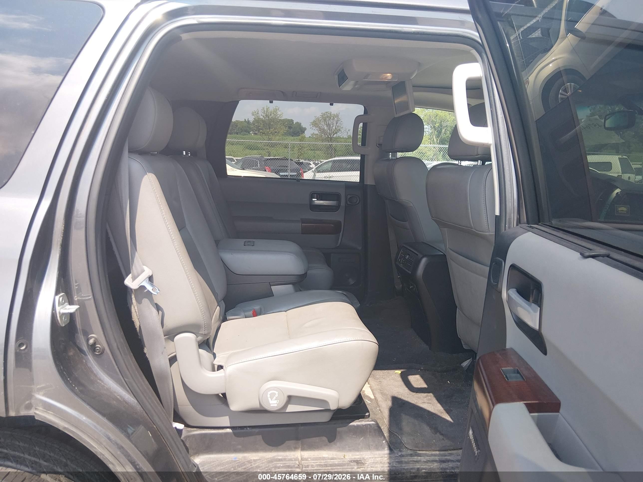 2012 Toyota Sequoia Platinum 5.7l V8 Серый vin: 5TDDW5G11CS072287