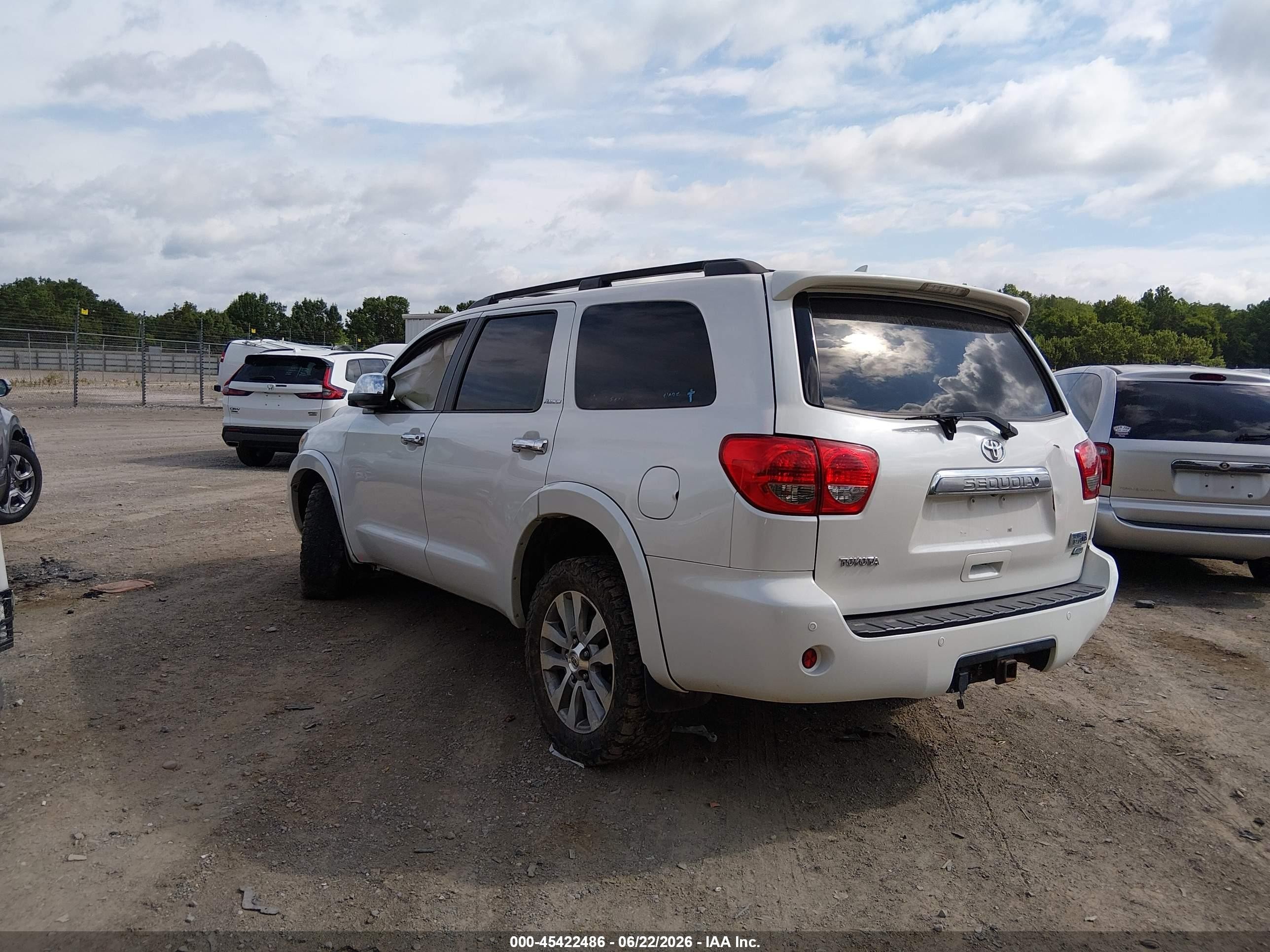 2010 Toyota Sequoia Platinum 5.7l V8 White vin: 5TDDW5G13AS033228