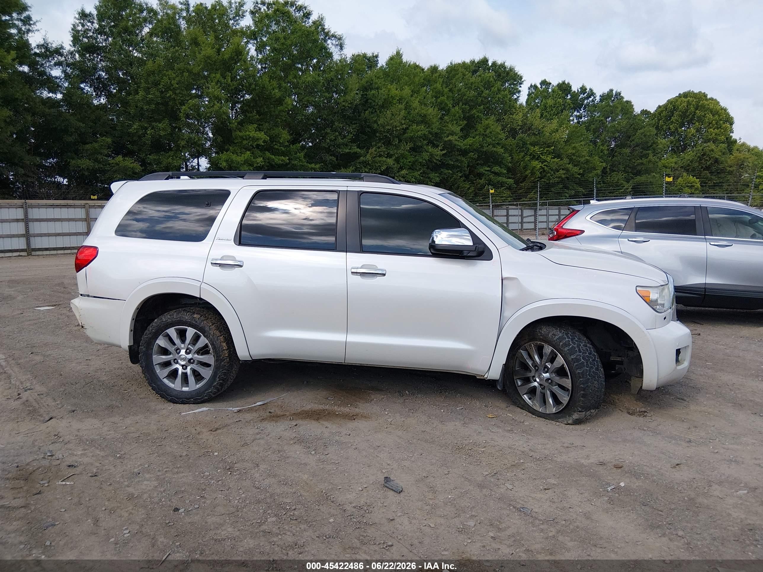 2010 Toyota Sequoia Platinum 5.7l V8 White vin: 5TDDW5G13AS033228