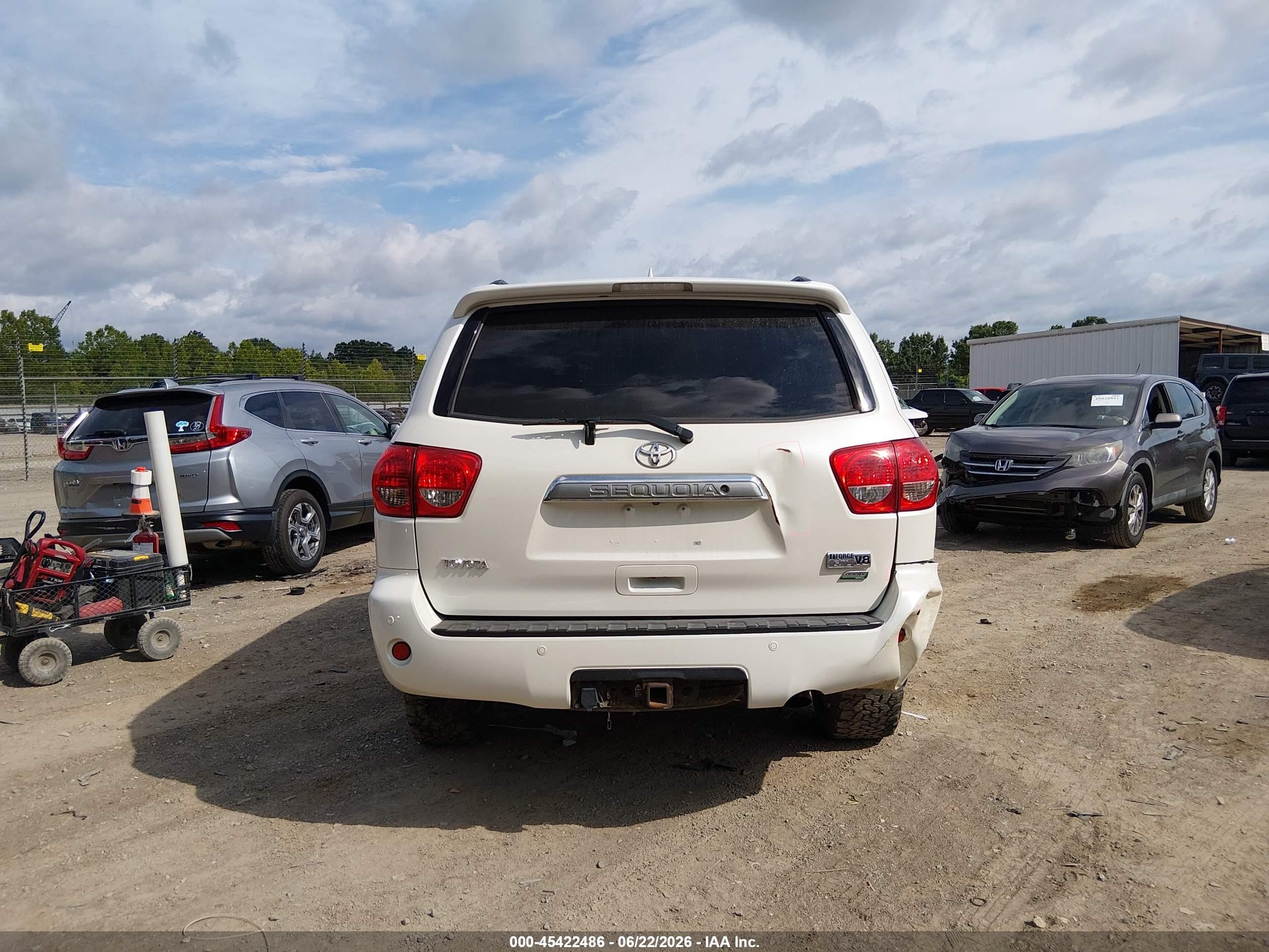 2010 Toyota Sequoia Platinum 5.7l V8 White vin: 5TDDW5G13AS033228