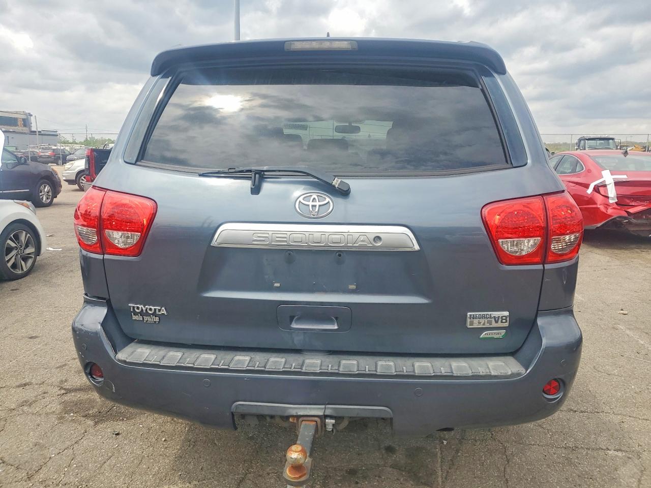 2010 Toyota Sequoia Platinum Gray vin: 5TDDW5G13AS037490
