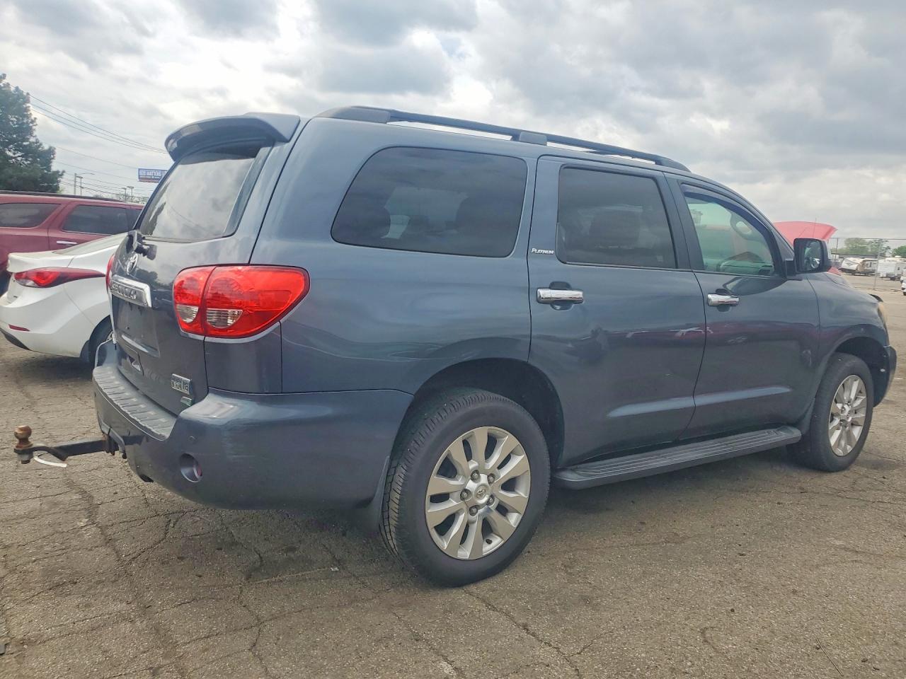 2010 Toyota Sequoia Platinum Gray vin: 5TDDW5G13AS037490