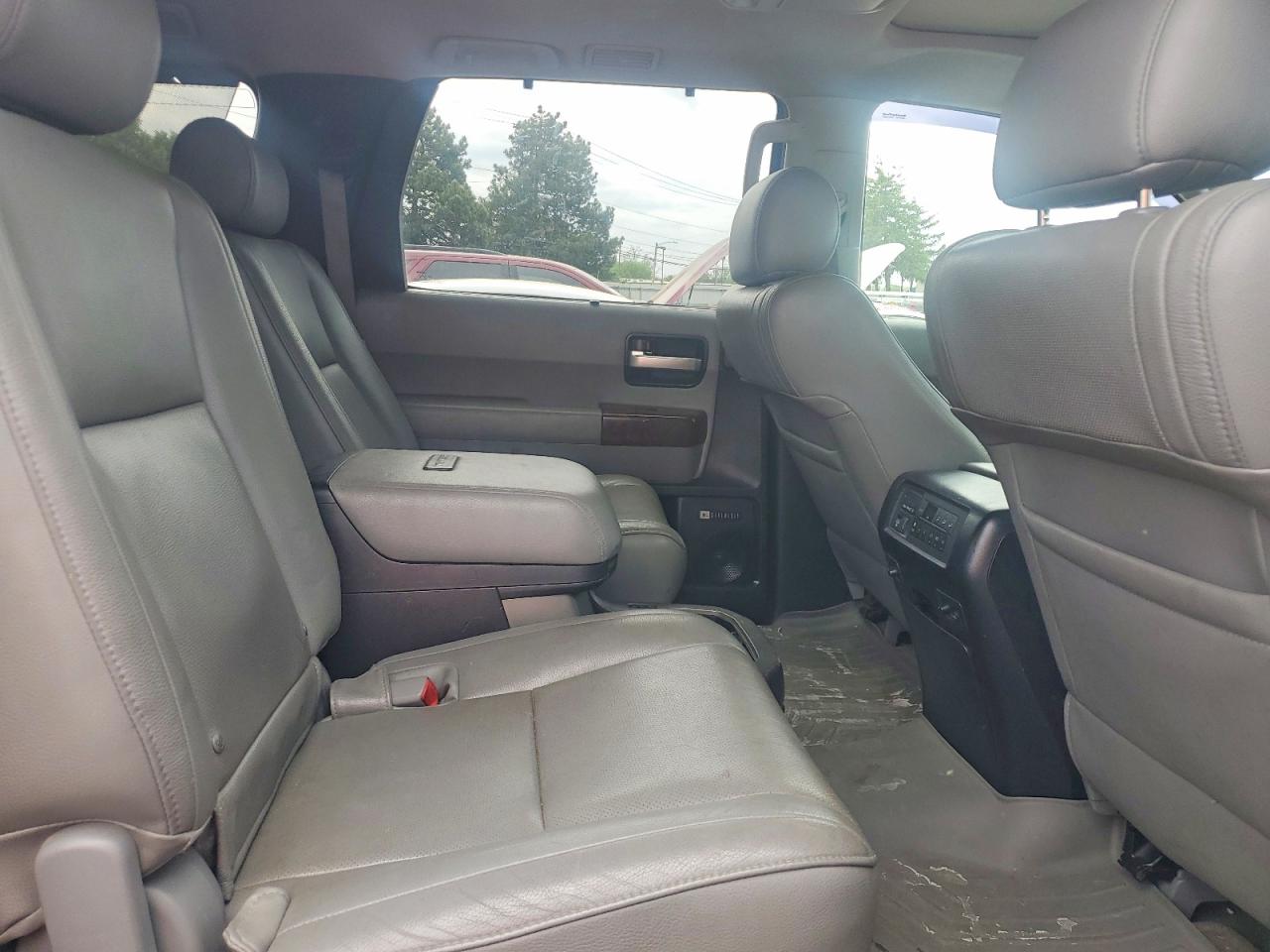 2010 Toyota Sequoia Platinum Gray vin: 5TDDW5G13AS037490