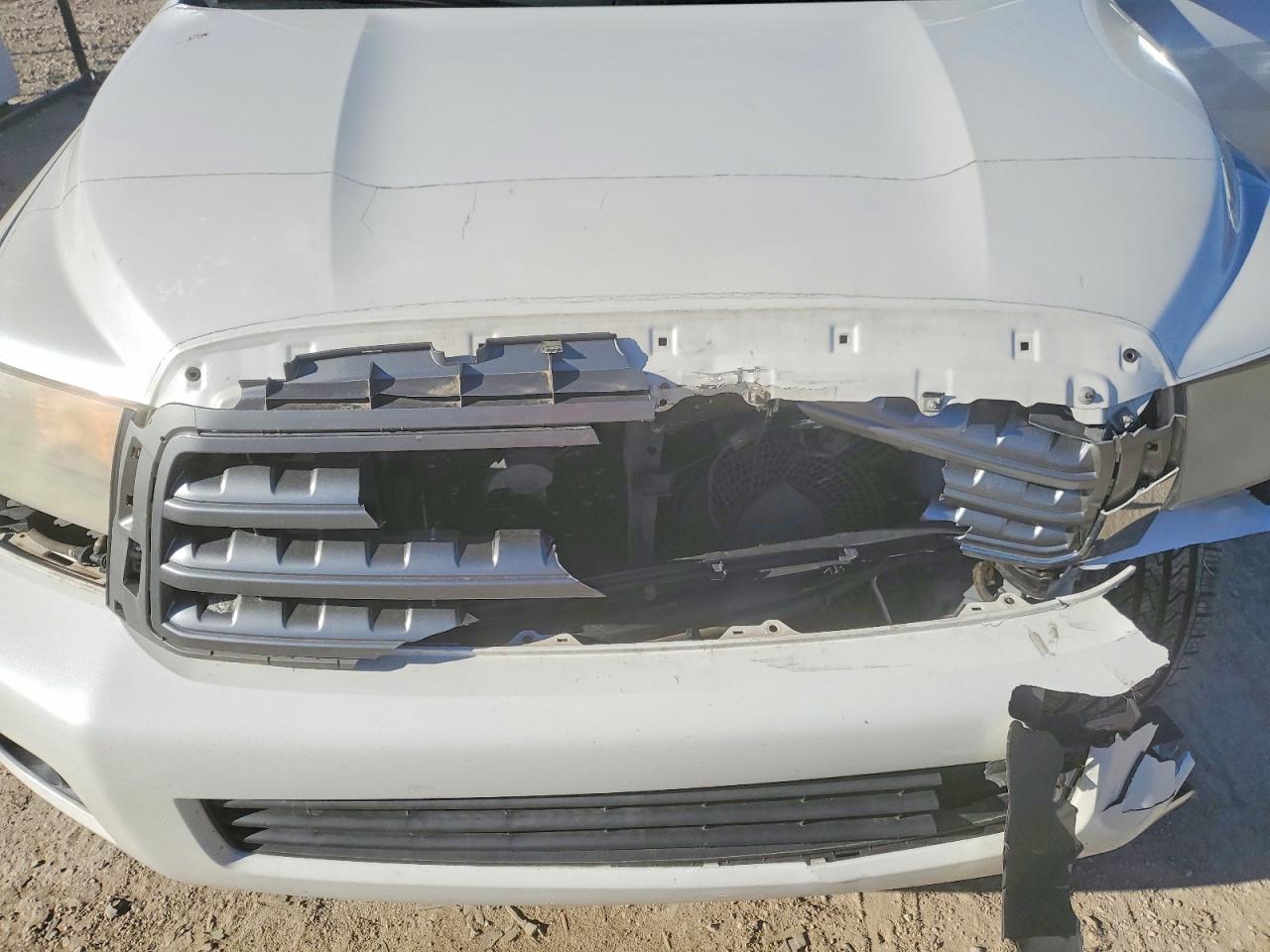 2013 Toyota Sequoia Platinum White vin: 5TDDW5G13DS085480