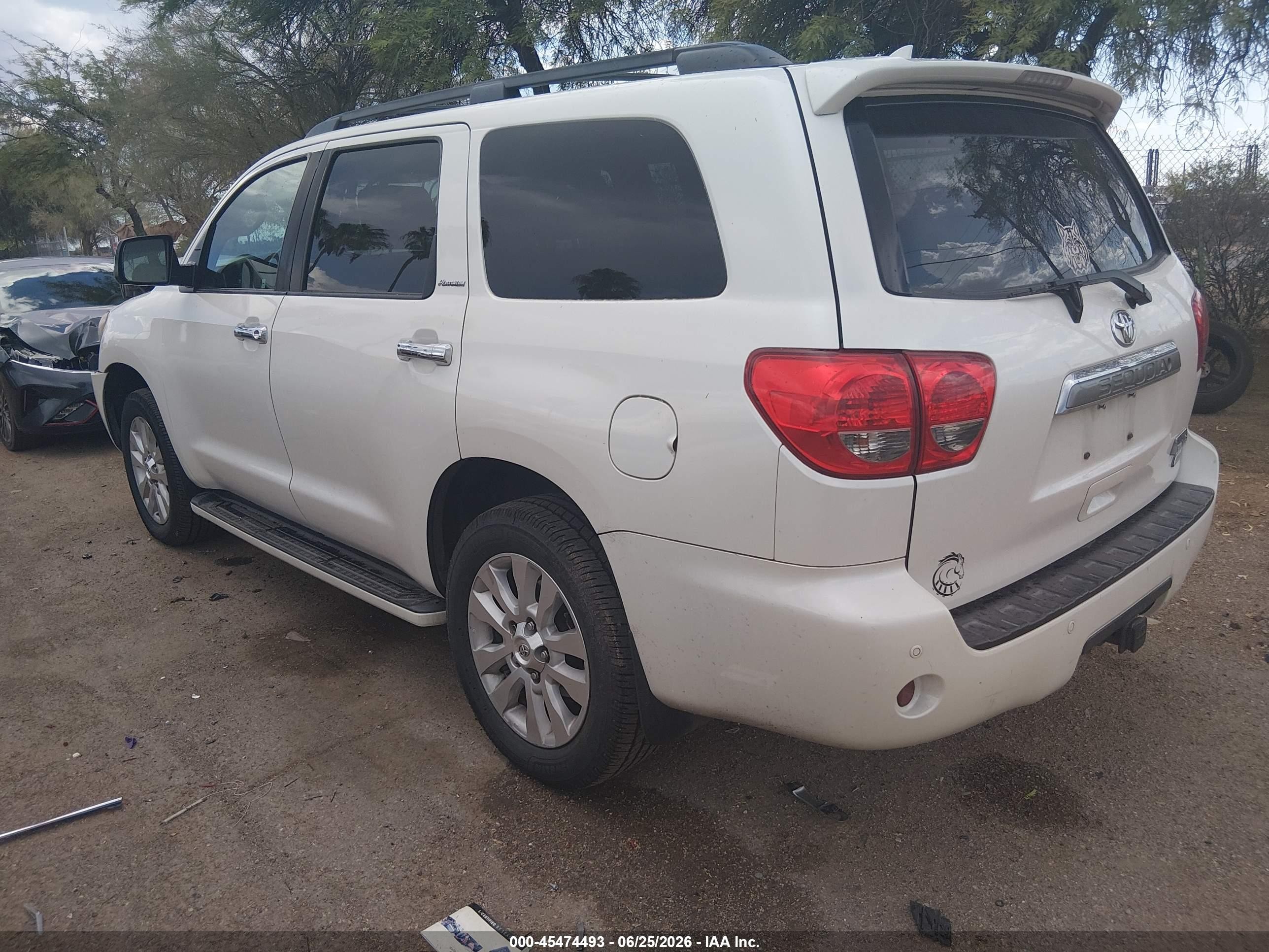 2014 Toyota Sequoia Platinum 5.7l V8 White vin: 5TDDW5G13ES109908