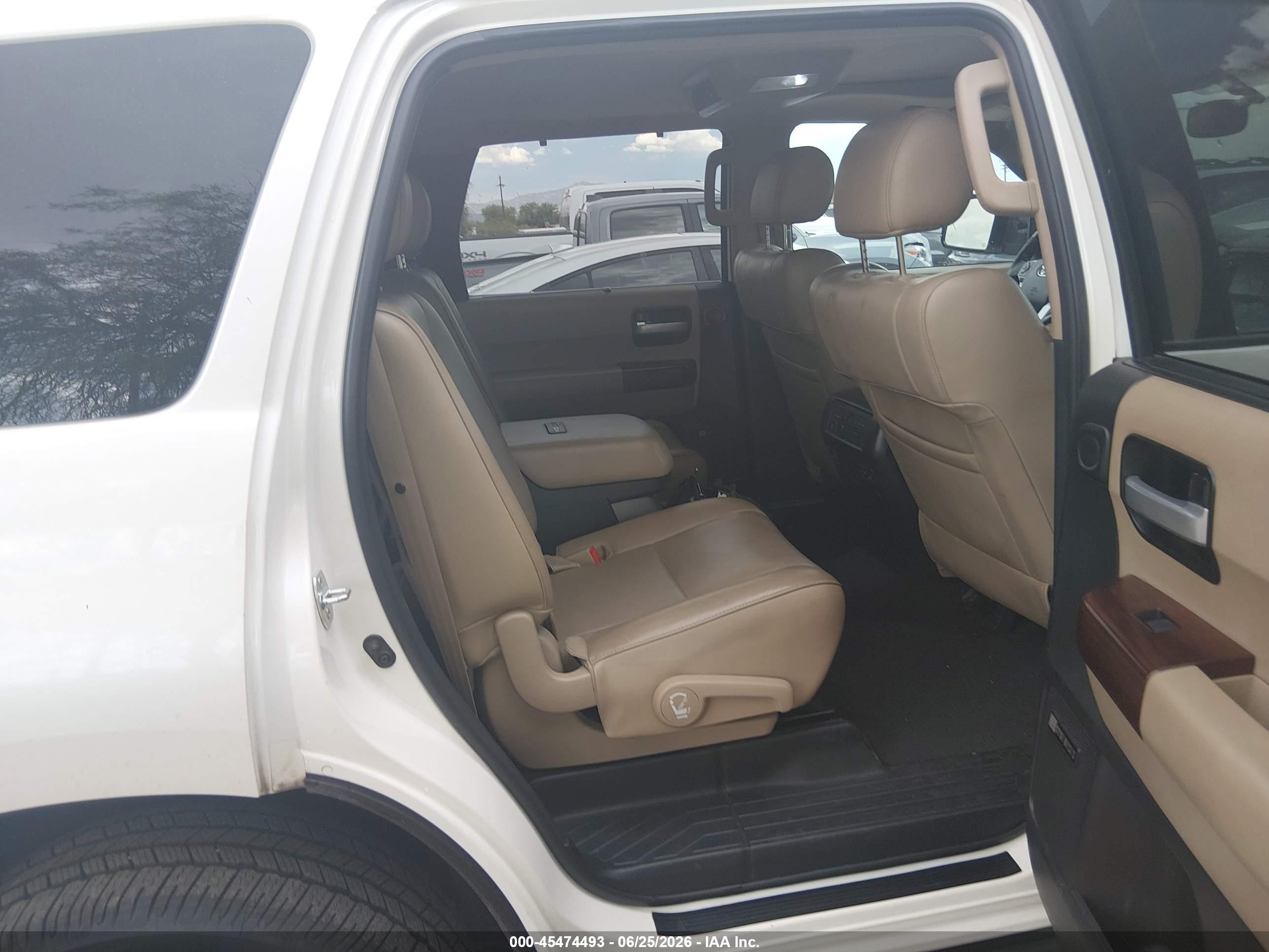 2014 Toyota Sequoia Platinum 5.7l V8 White vin: 5TDDW5G13ES109908