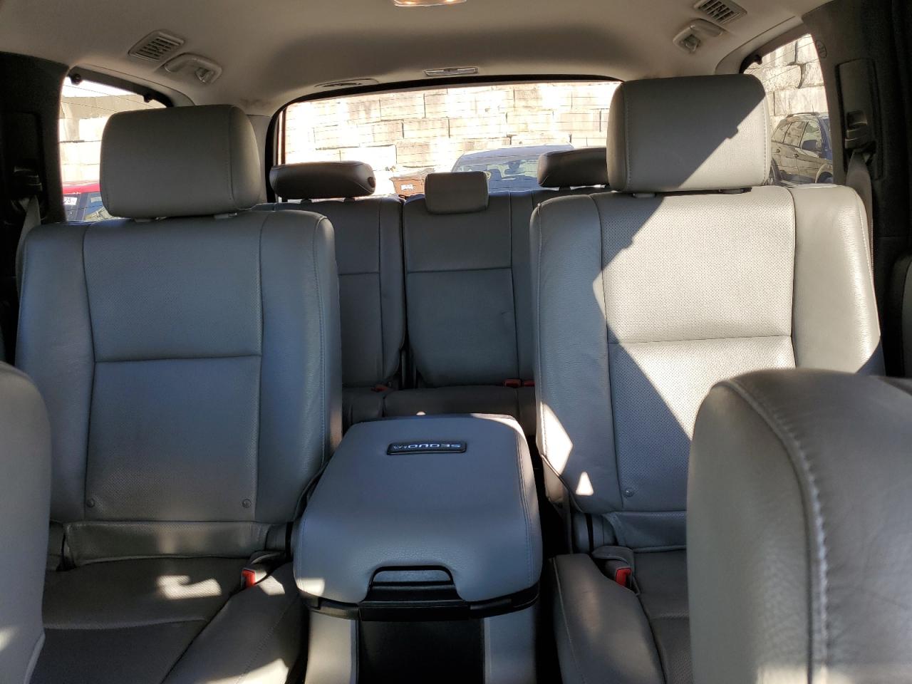 2014 Toyota Sequoia Platinum Белый vin: 5TDDW5G14ES092312