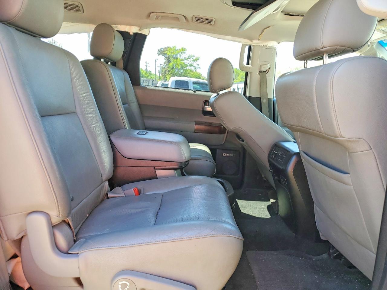 2015 Toyota Sequoia Platinum White vin: 5TDDW5G14FS117453