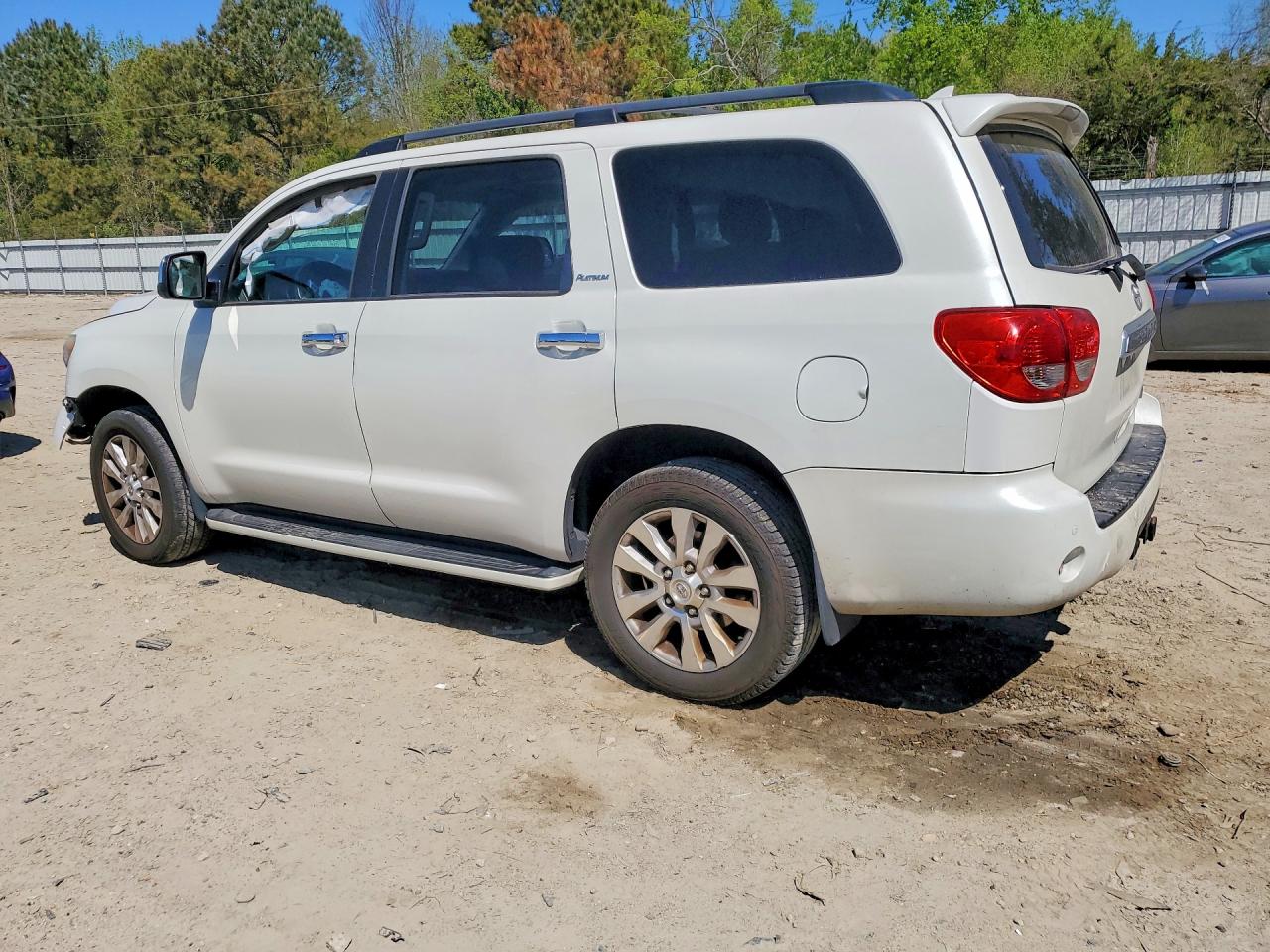 2015 Toyota Sequoia Platinum White vin: 5TDDW5G14FS117453