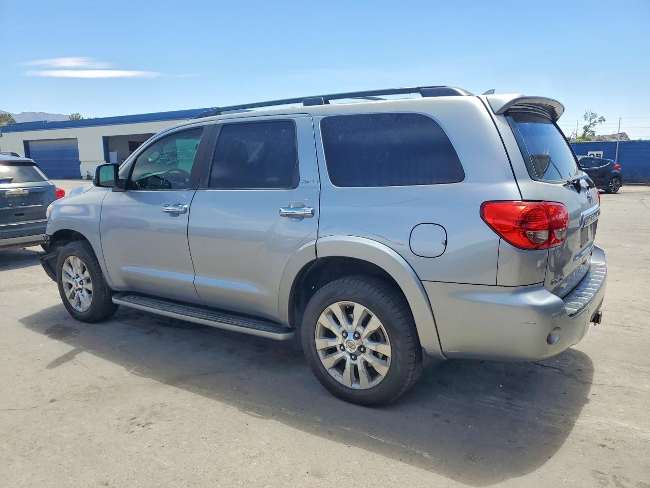 2010 Toyota Sequoia Platinum Silver vin: 5TDDW5G15AS026328