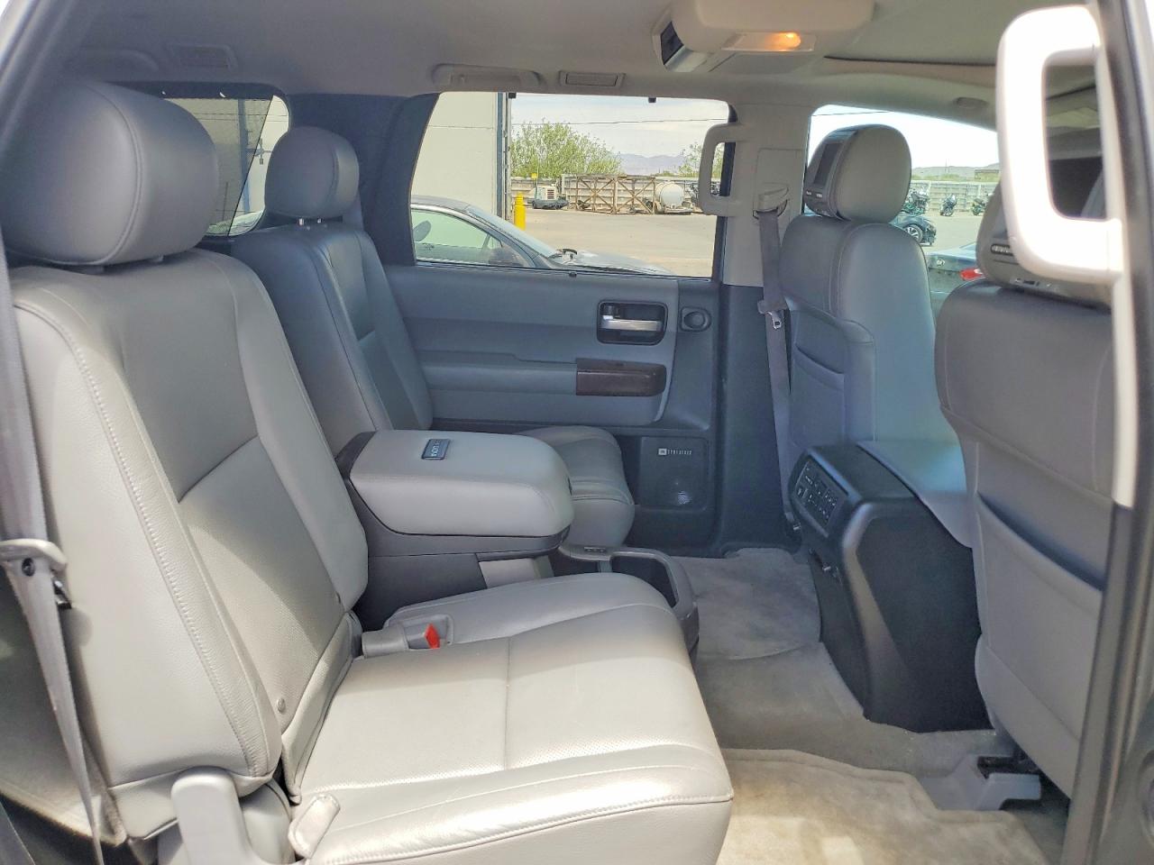 2010 Toyota Sequoia Platinum Silver vin: 5TDDW5G15AS026328