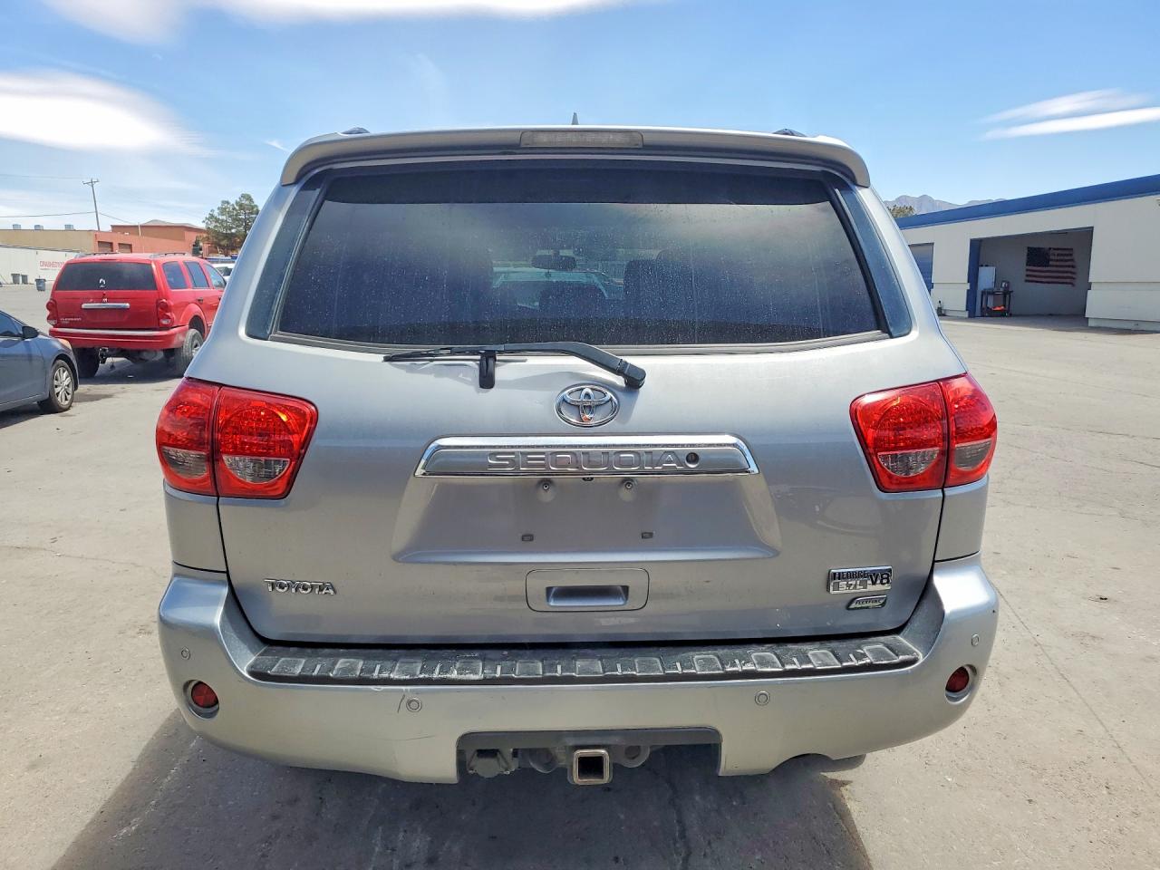 2010 Toyota Sequoia Platinum Silver vin: 5TDDW5G15AS026328