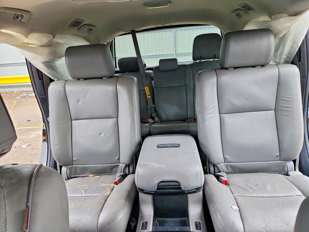 2013 Toyota Sequoia Platinum Black vin: 5TDDW5G15DS085027