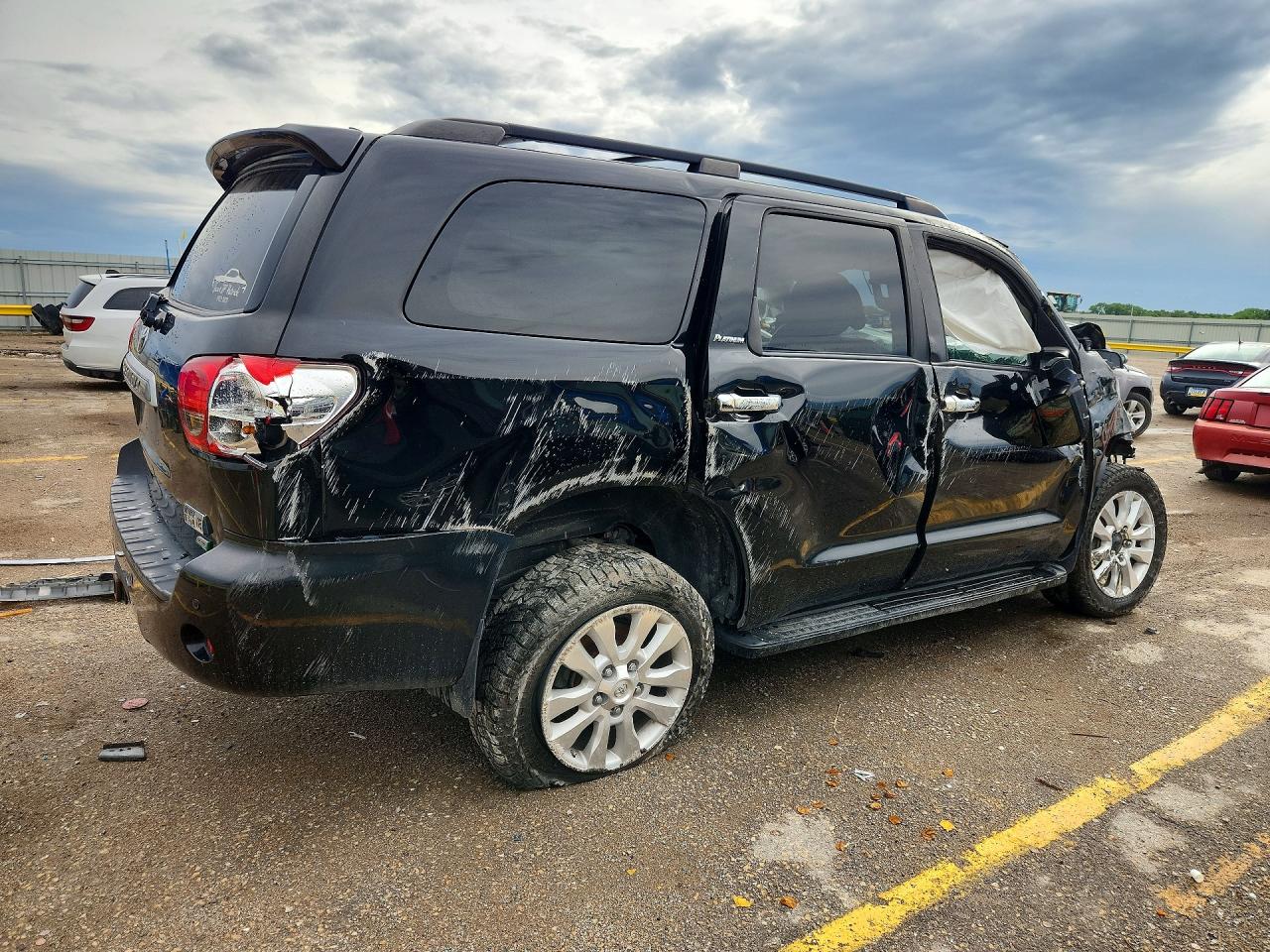 2013 Toyota Sequoia Platinum Black vin: 5TDDW5G15DS085027