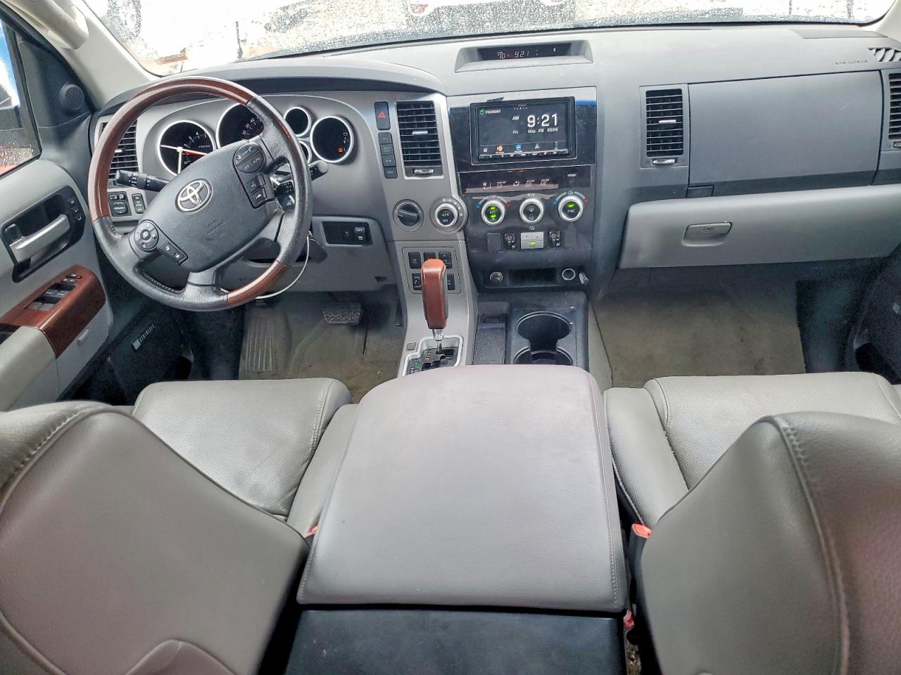2011 Toyota Sequoia Platinum Silver vin: 5TDDW5G16BS054690