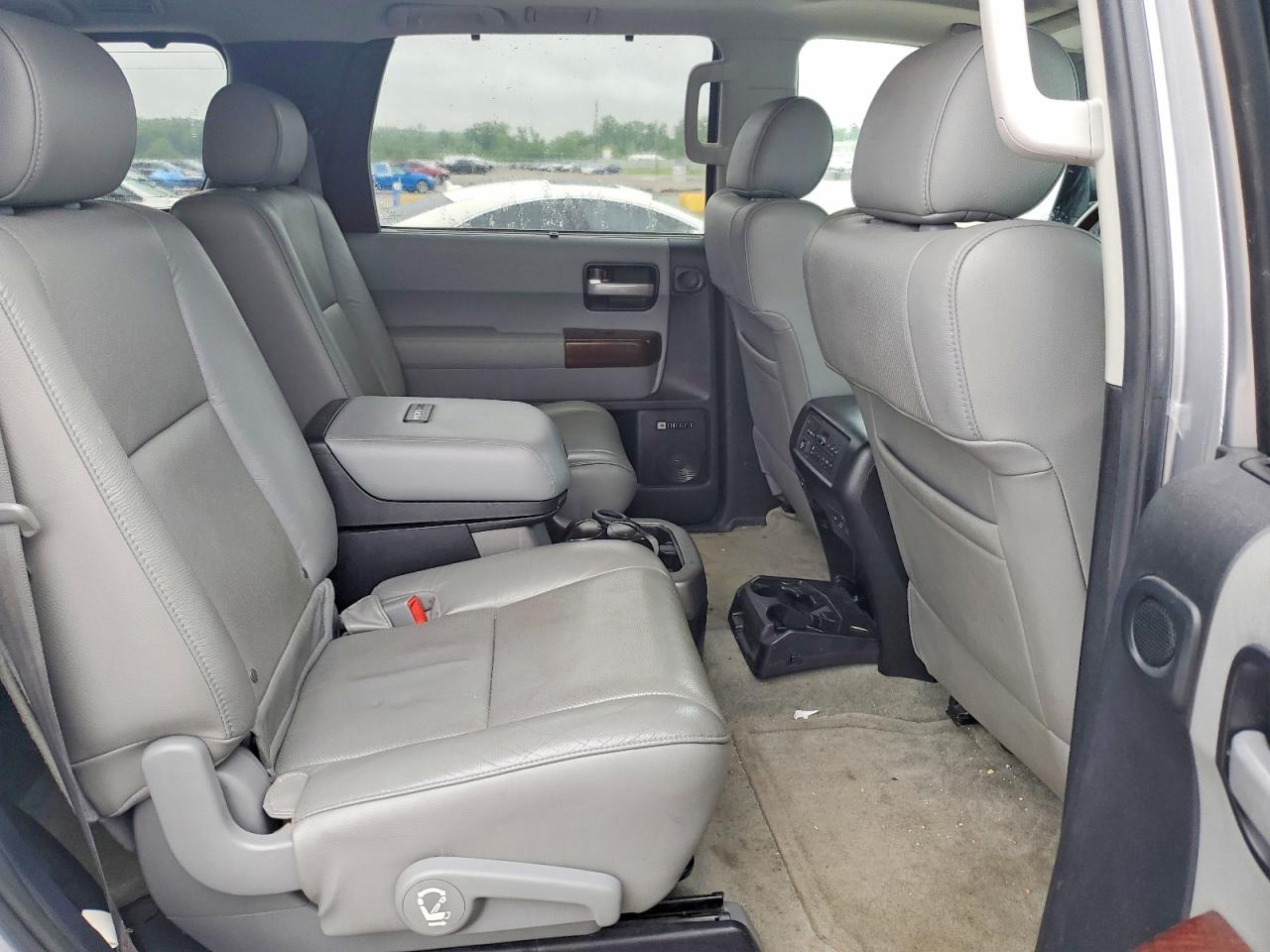 2011 Toyota Sequoia Platinum Silver vin: 5TDDW5G16BS054690