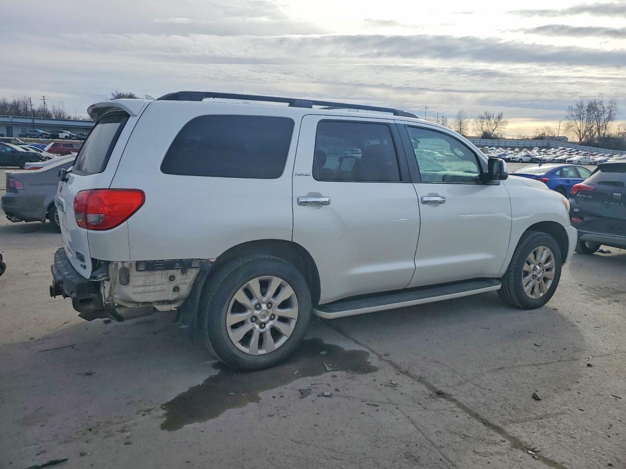 2010 Toyota Sequoia Platinum White vin: 5TDDW5G17AS027111