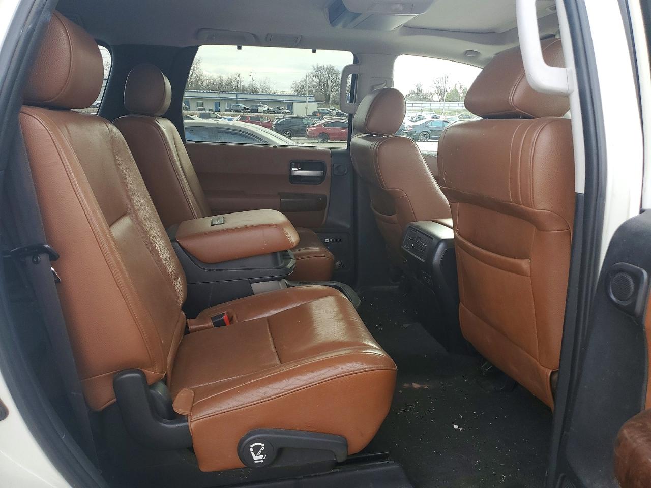 2010 Toyota Sequoia Platinum White vin: 5TDDW5G17AS027111