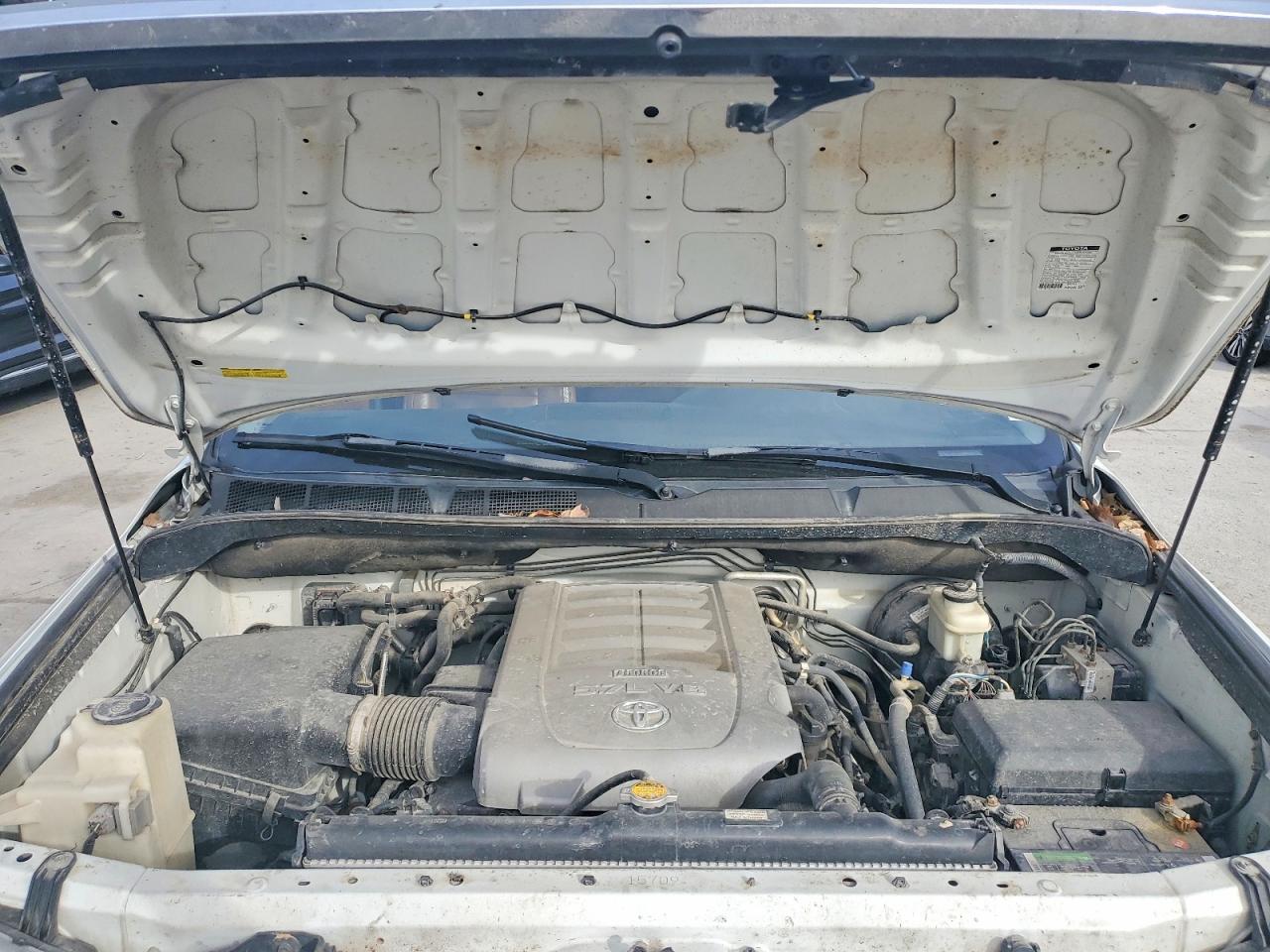 2010 Toyota Sequoia Platinum White vin: 5TDDW5G17AS027111