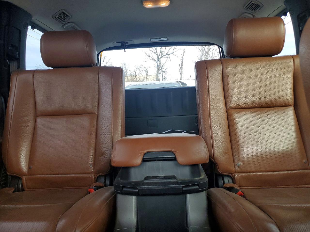 2010 Toyota Sequoia Platinum White vin: 5TDDW5G17AS027111