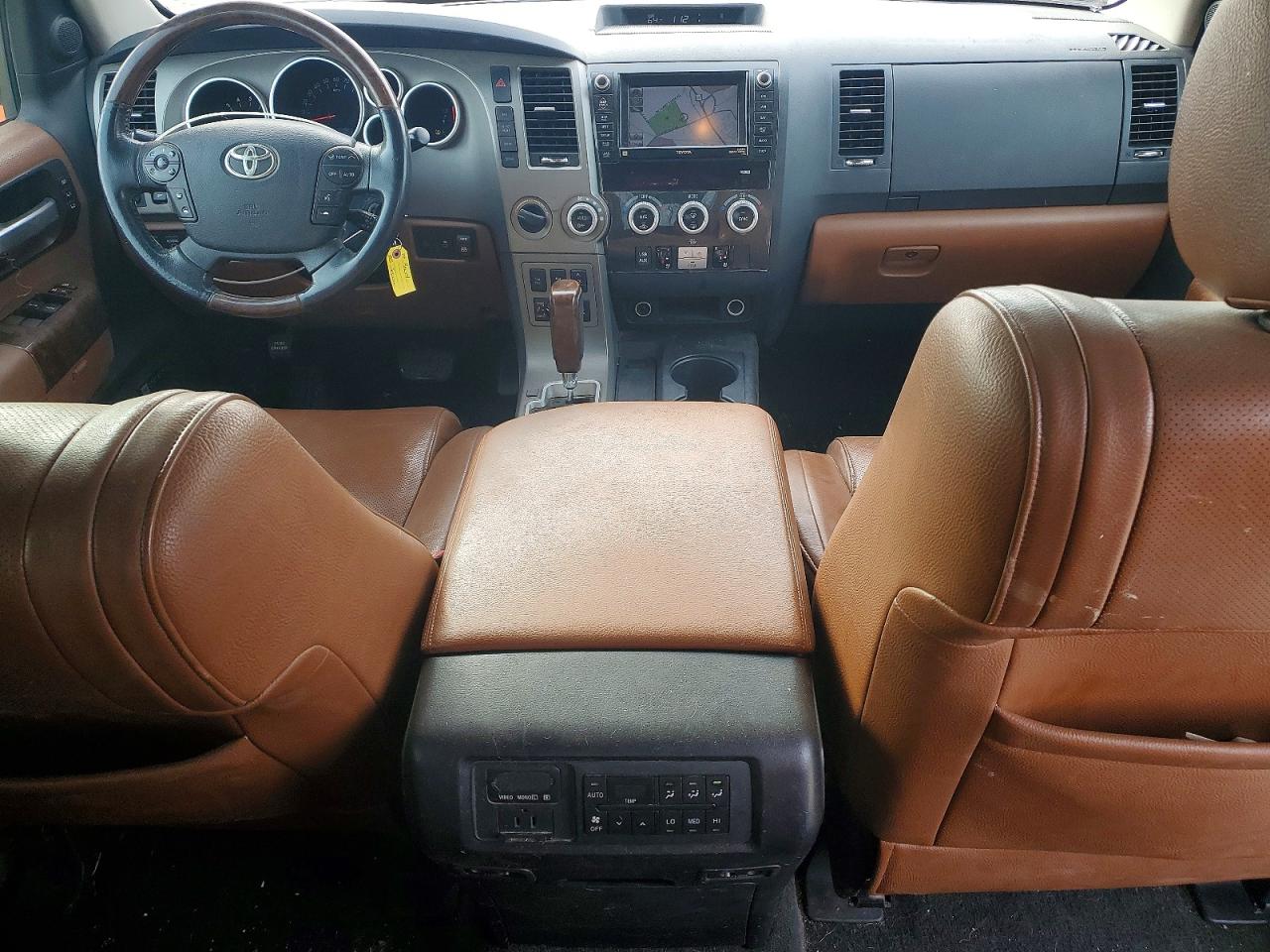 2010 Toyota Sequoia Platinum White vin: 5TDDW5G17AS027111