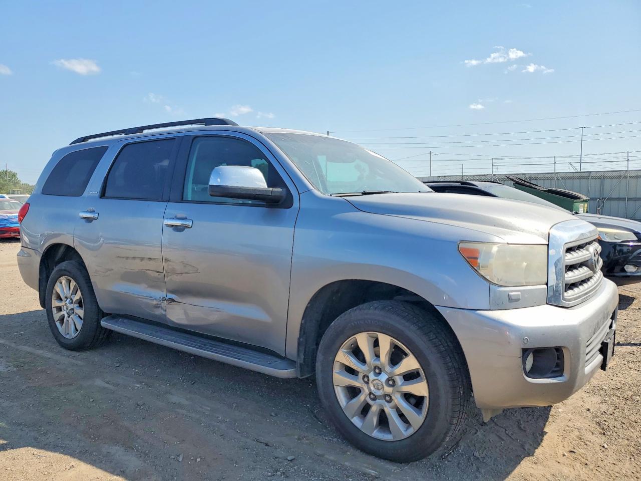 2012 Toyota Sequoia Platinum Серебряный vin: 5TDDW5G17CS058040