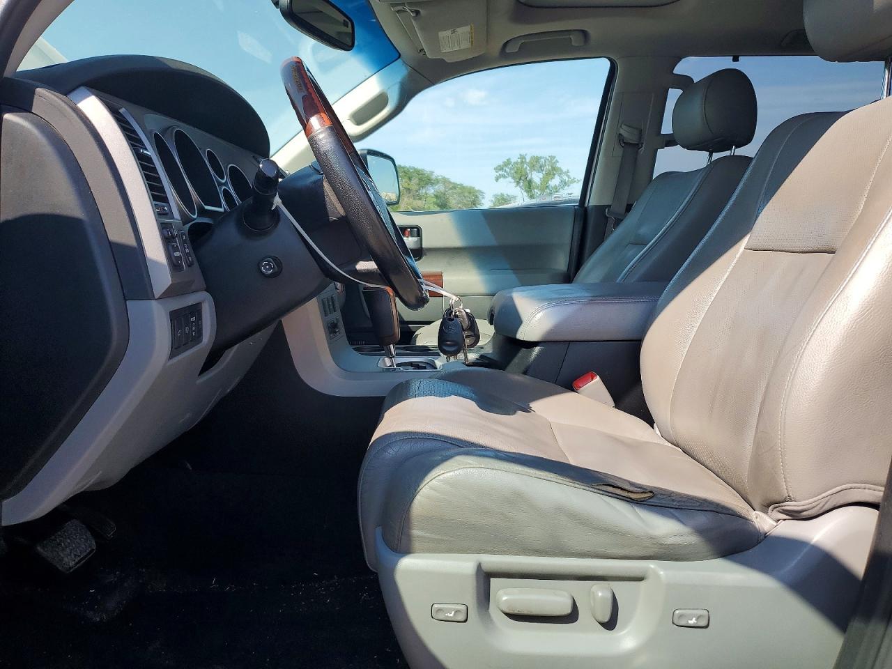 2012 Toyota Sequoia Platinum Серебряный vin: 5TDDW5G17CS058040