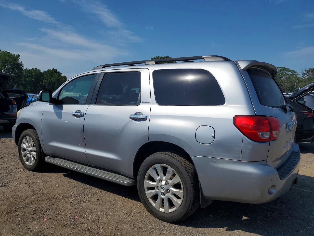 2012 Toyota Sequoia Platinum Серебряный vin: 5TDDW5G17CS058040