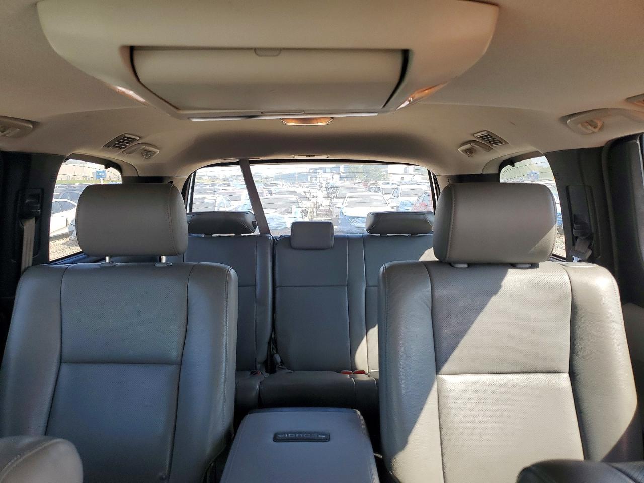 2012 Toyota Sequoia Platinum Серебряный vin: 5TDDW5G17CS058040