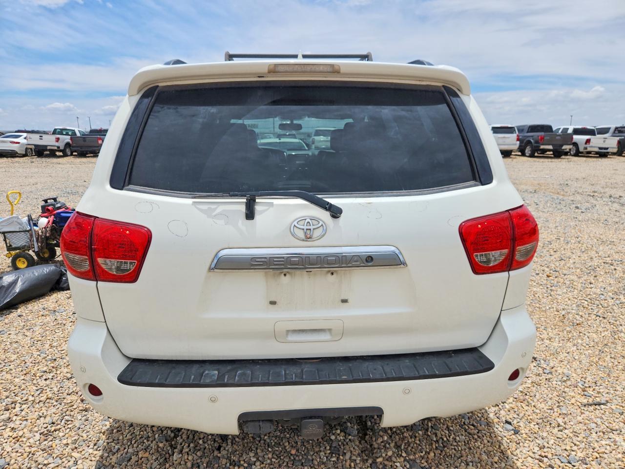 2014 Toyota Sequoia Platinum White vin: 5TDDW5G17ES099688