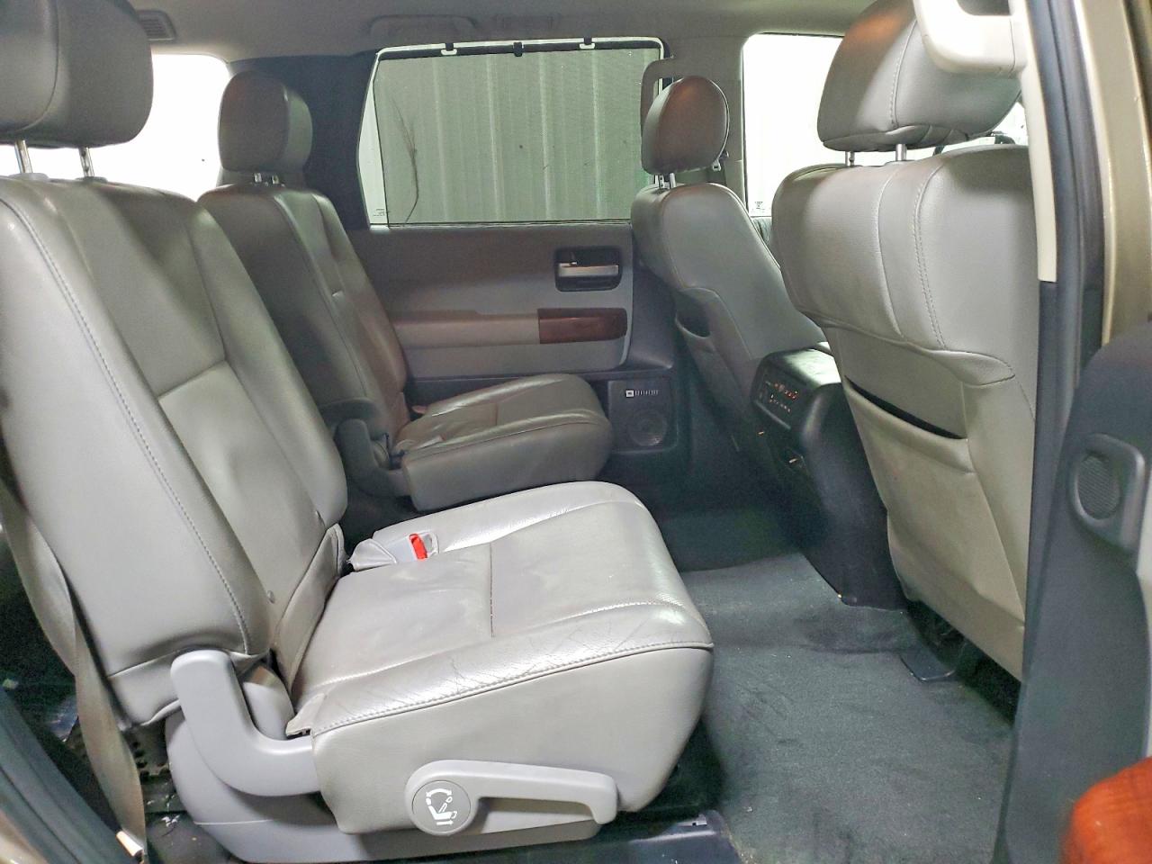 2014 Toyota Sequoia Platinum Желто-коричневый vin: 5TDDW5G17ES100483