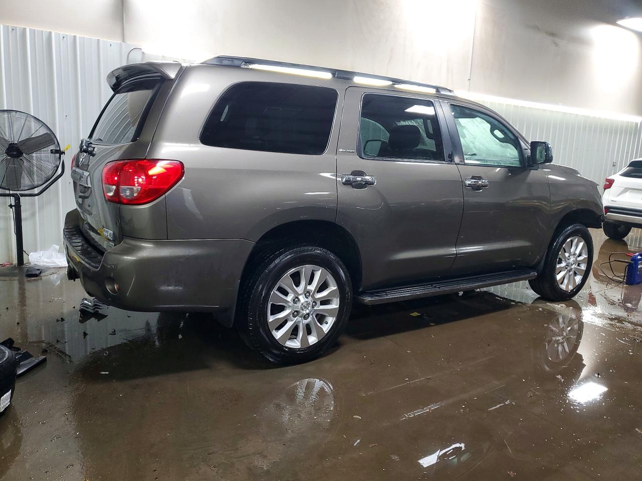 2014 Toyota Sequoia Platinum Желто-коричневый vin: 5TDDW5G17ES100483