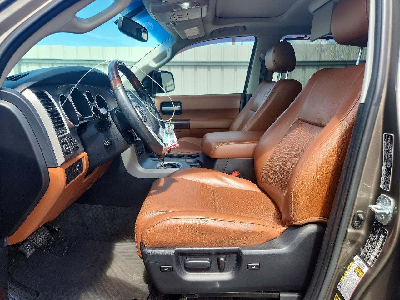 2014 Toyota Sequoia Platinum Золотой vin: 5TDDW5G17ES106414