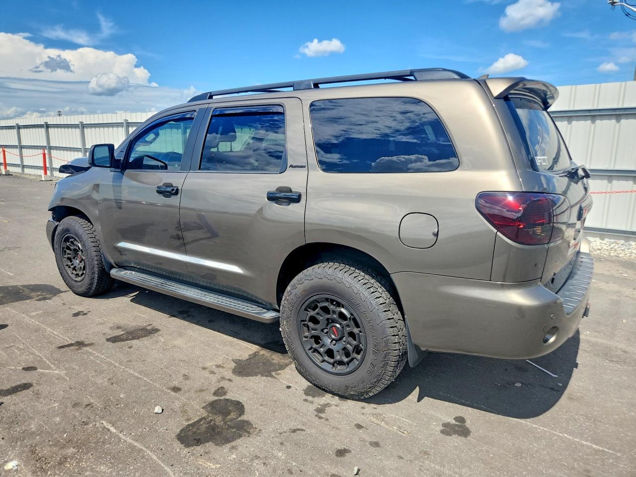 2014 Toyota Sequoia Platinum Золотой vin: 5TDDW5G17ES106414