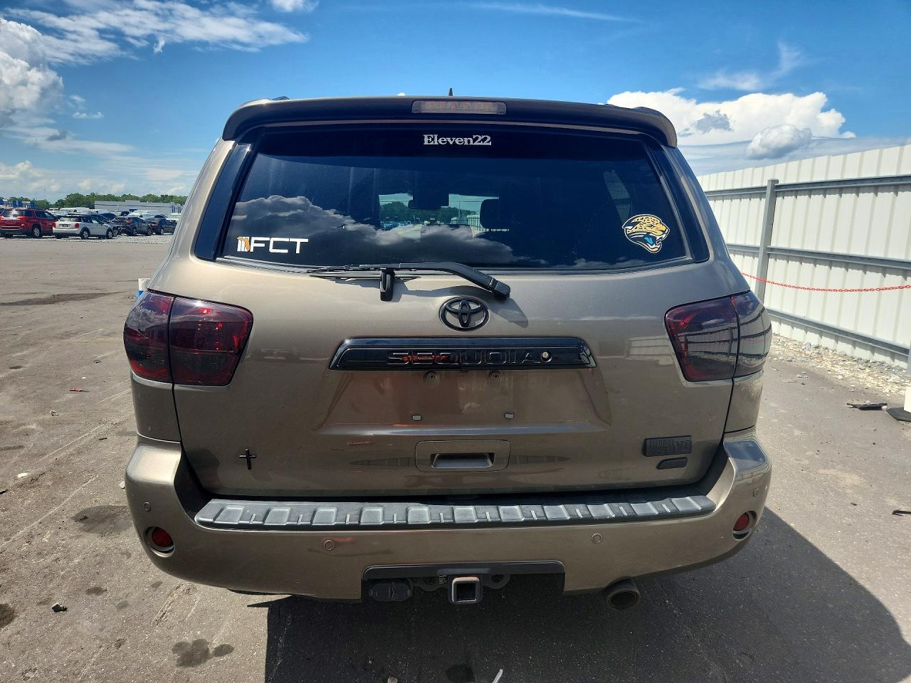 2014 Toyota Sequoia Platinum Золотой vin: 5TDDW5G17ES106414