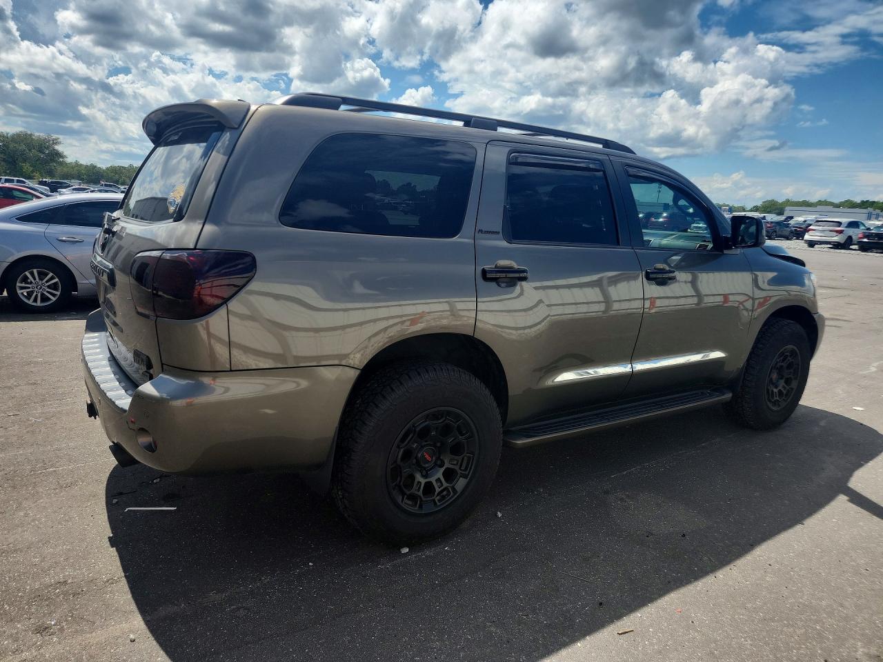 2014 Toyota Sequoia Platinum Золотой vin: 5TDDW5G17ES106414
