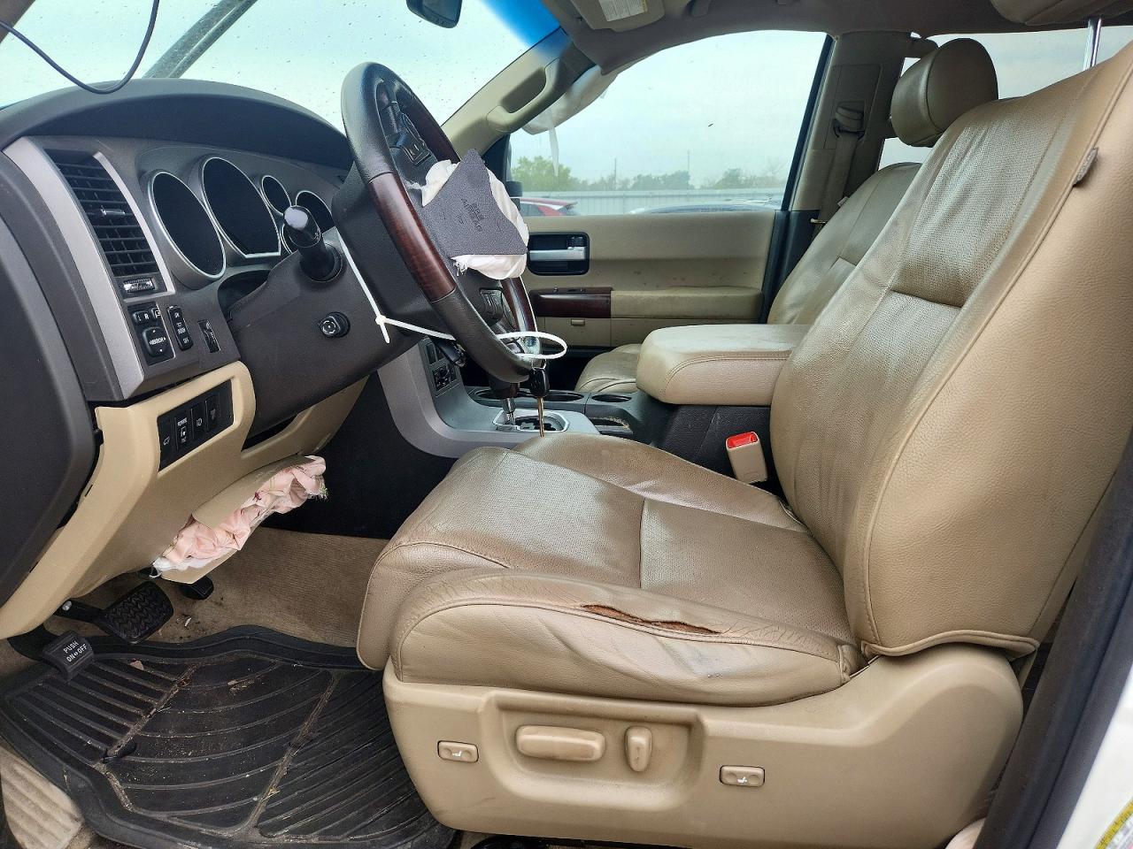 2011 Toyota Sequoia Platinum Белый vin: 5TDDW5G18BS043724