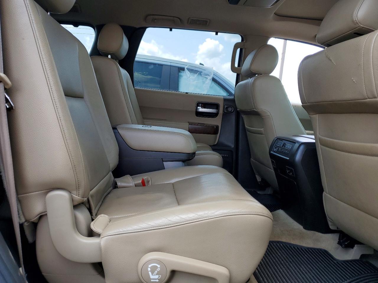 2010 Toyota Sequoia Platinum White vin: 5TDDW5G1XAS025644