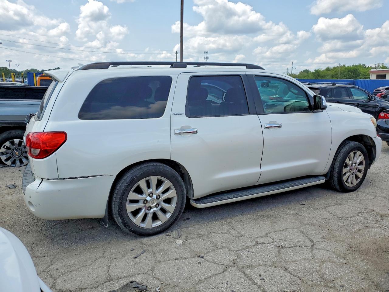 2010 Toyota Sequoia Platinum White vin: 5TDDW5G1XAS025644