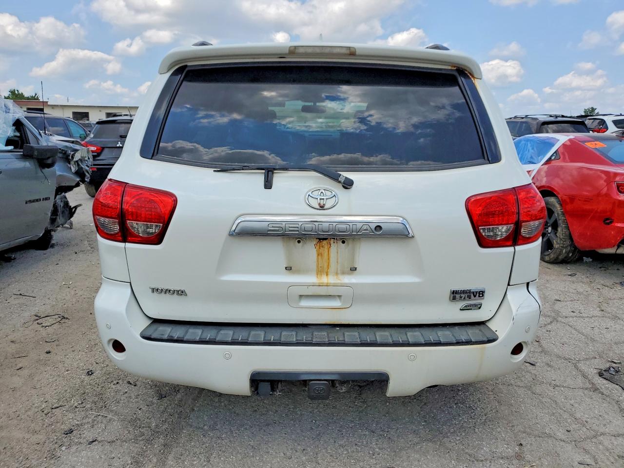 2010 Toyota Sequoia Platinum White vin: 5TDDW5G1XAS025644