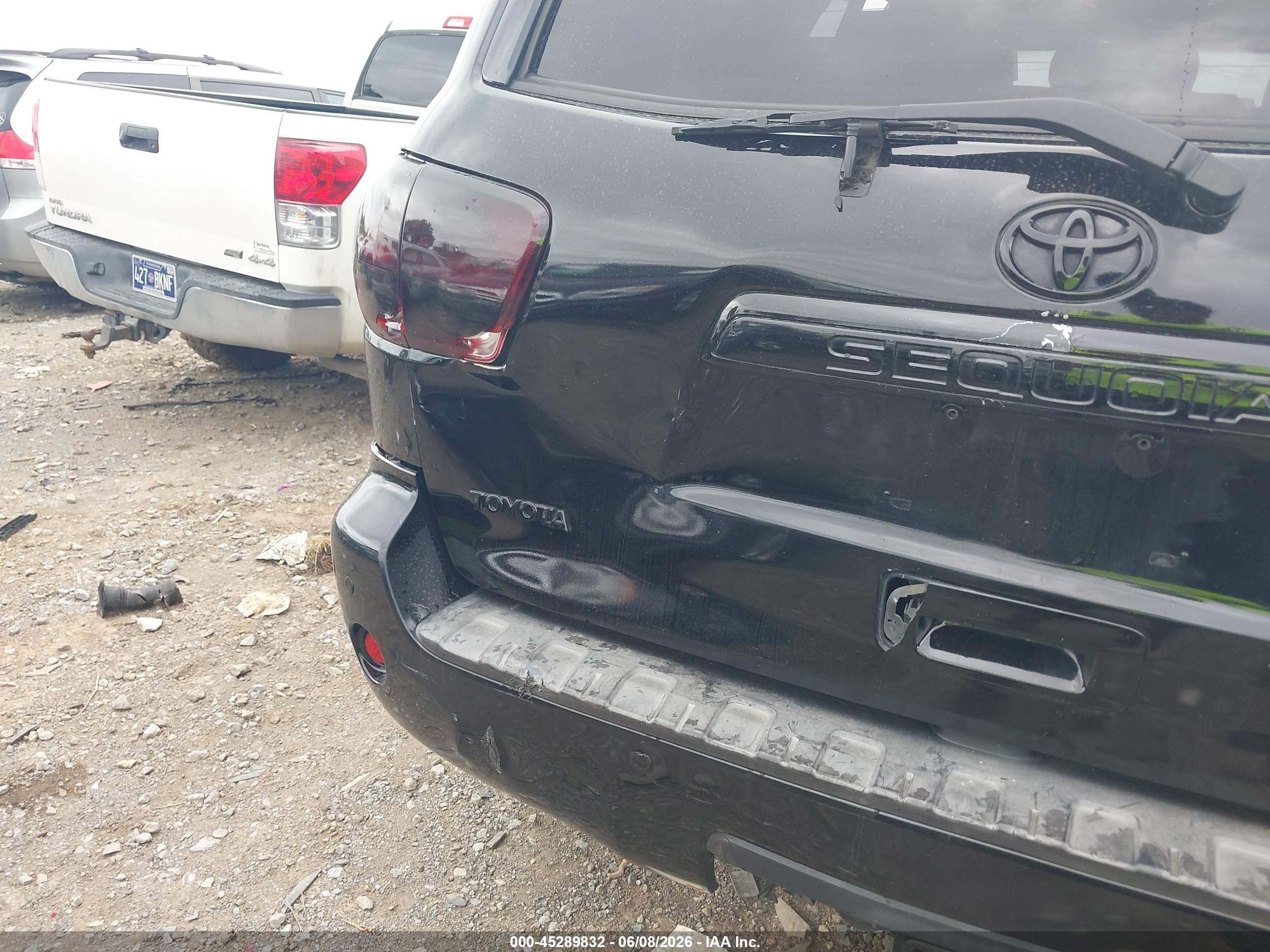 2010 Toyota Sequoia Platinum 5.7l V8 Black vin: 5TDDW5G1XAS033310