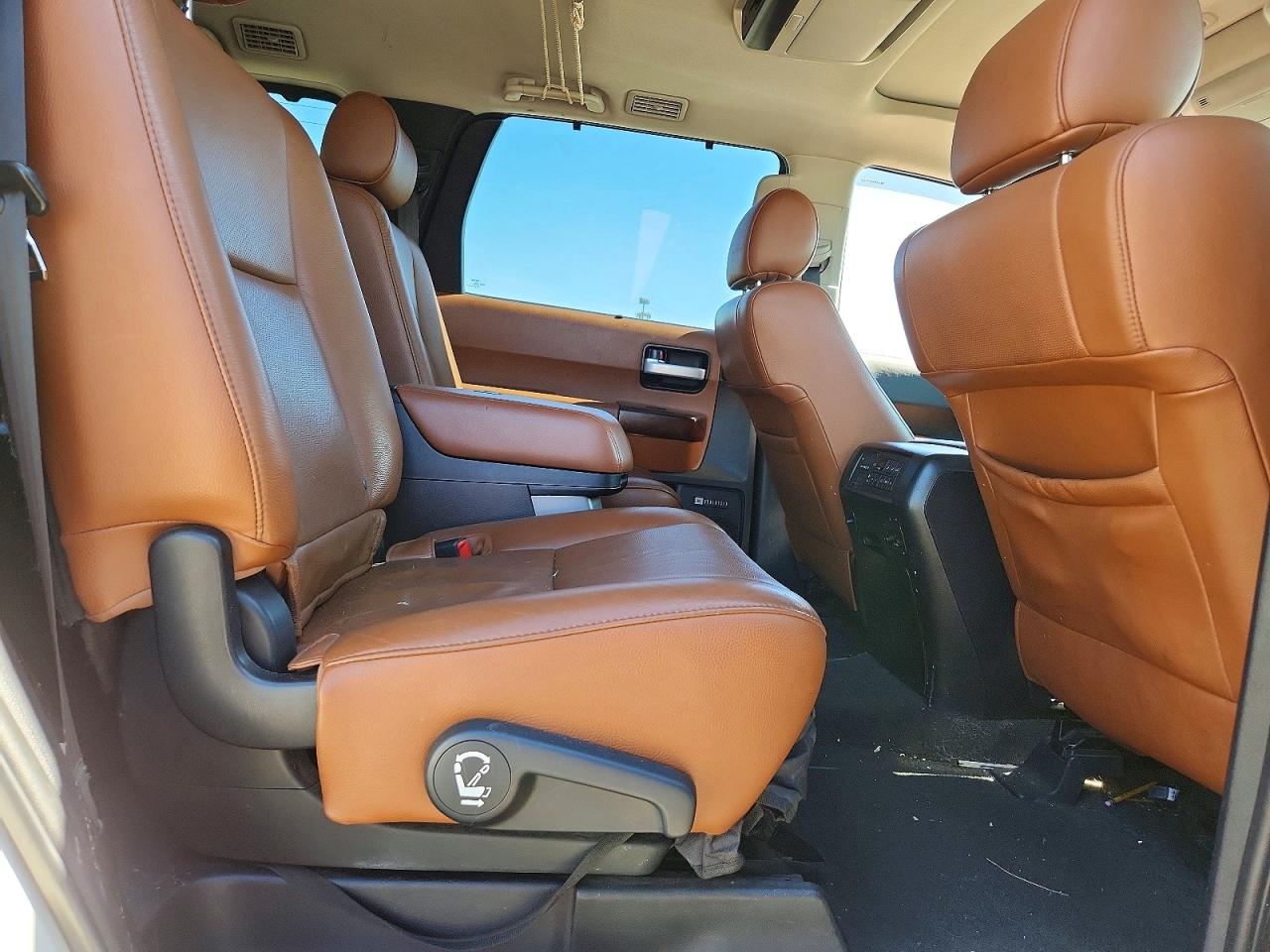 2011 Toyota Sequoia Platinum White vin: 5TDDY5G10BS051794
