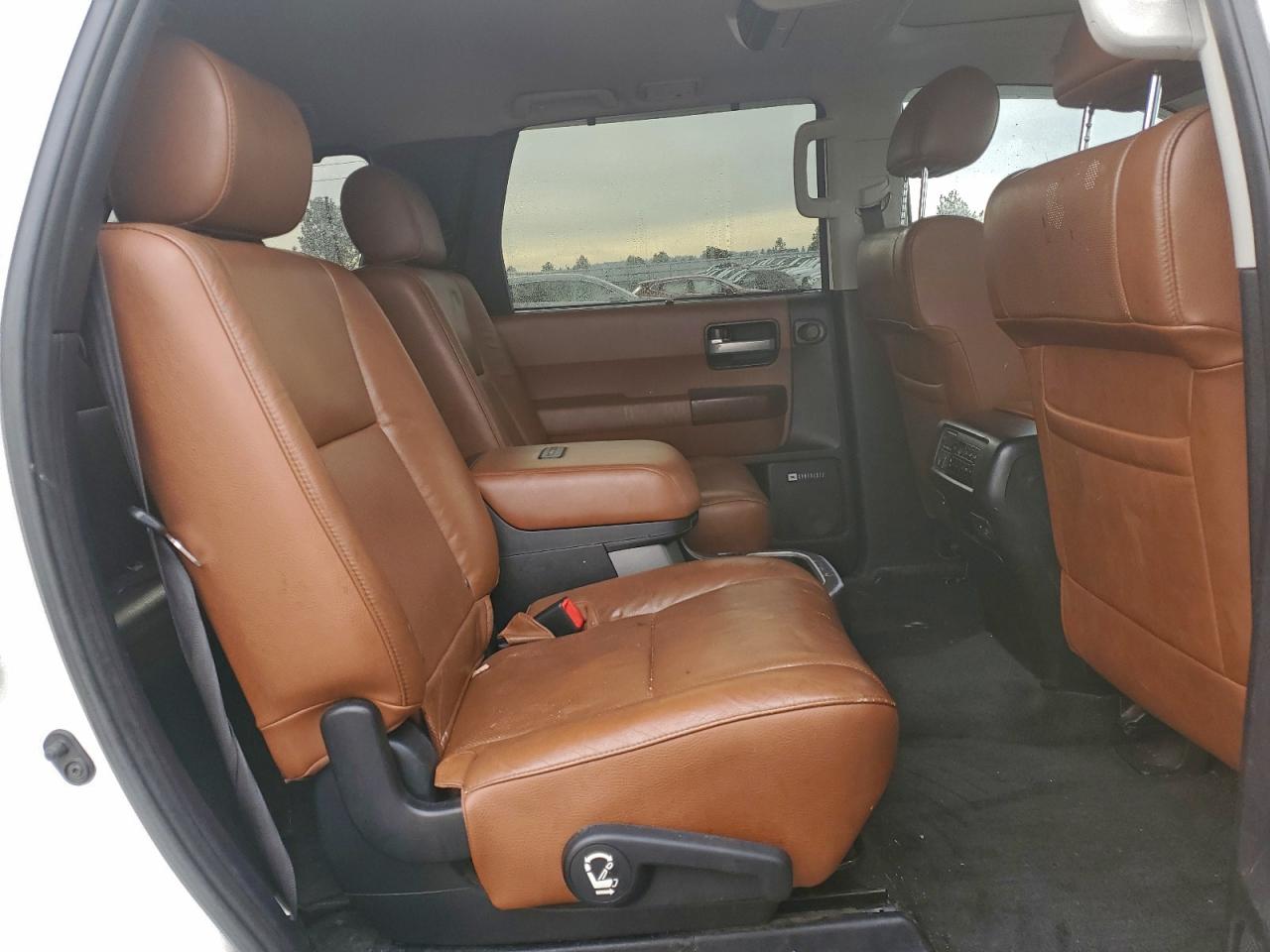 2014 Toyota Sequoia Platinum White vin: 5TDDY5G11ES096117